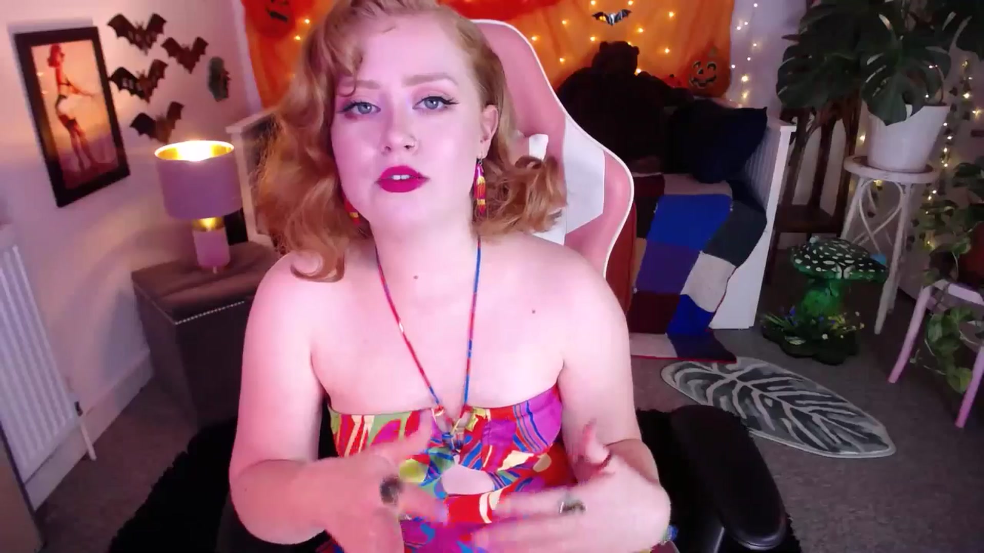Gallery image thumbnail from LunaRoux's myfreecams stream on, 10/15/2025, 20:43 image 9 of 20