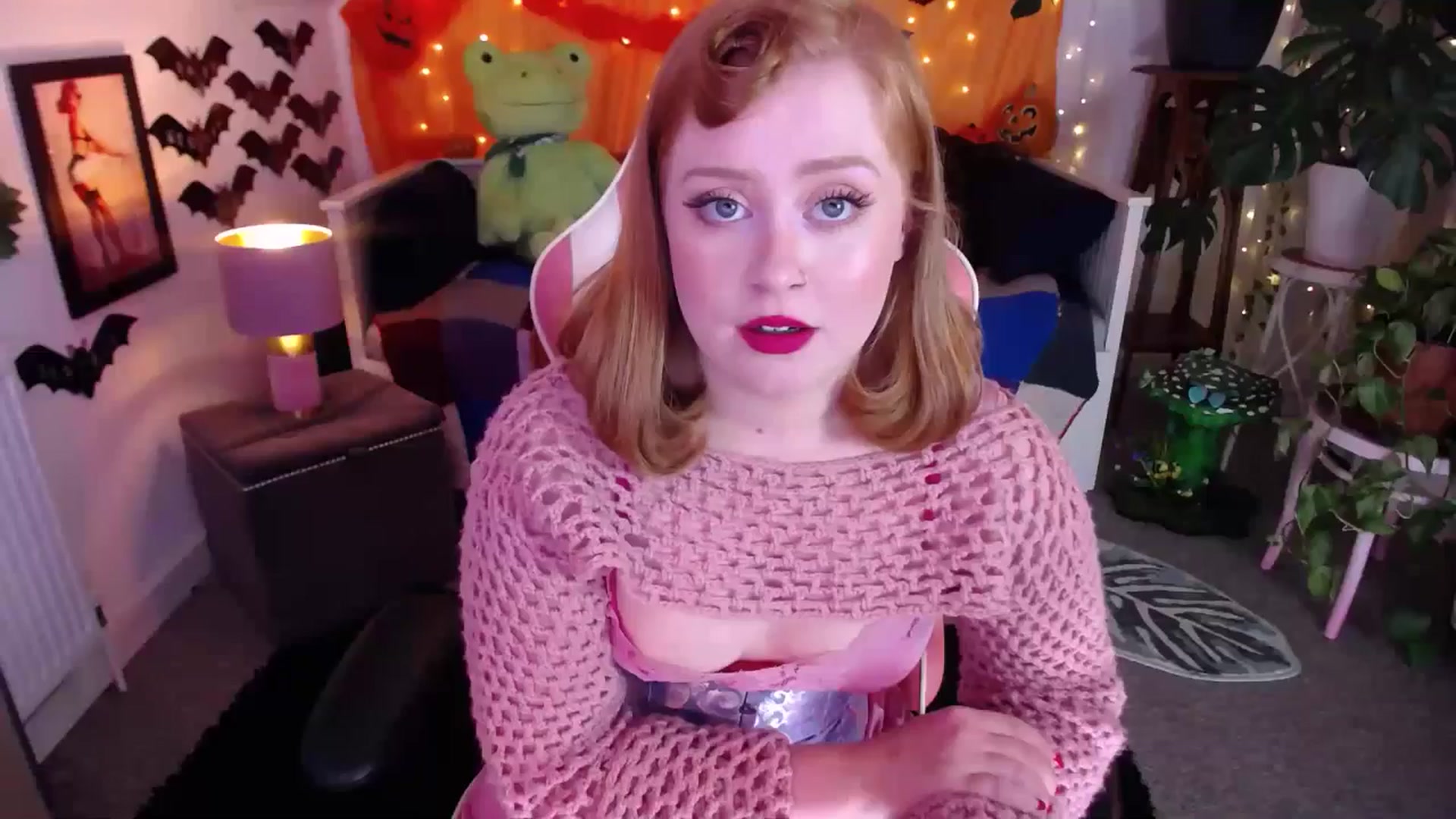 Gallery image thumbnail from LunaRoux's myfreecams stream on, 10/27/2025, 22:08 image 6 of 20