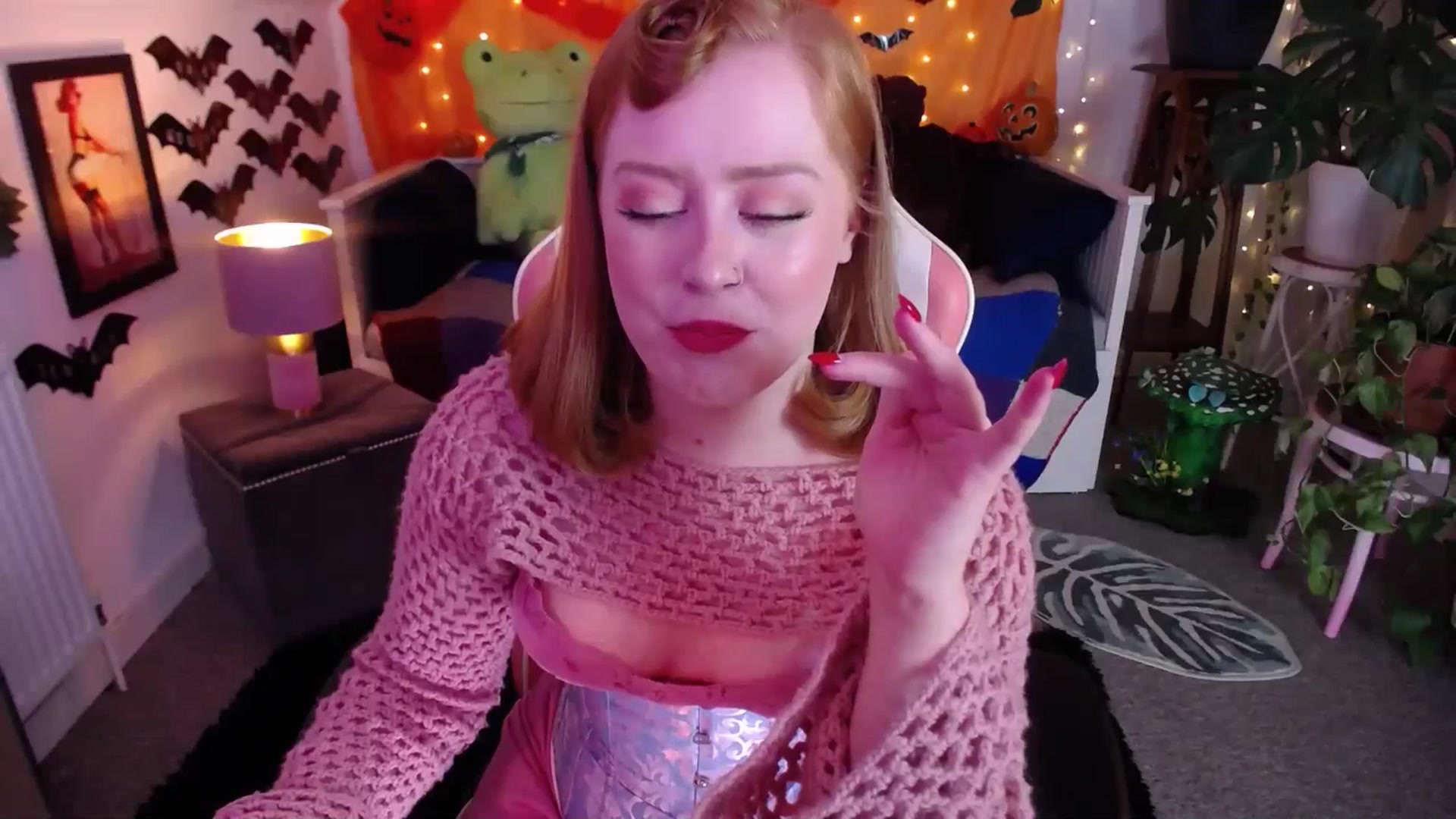 Gallery image thumbnail from LunaRoux's myfreecams stream on, 10/27/2025, 22:08 image 9 of 20