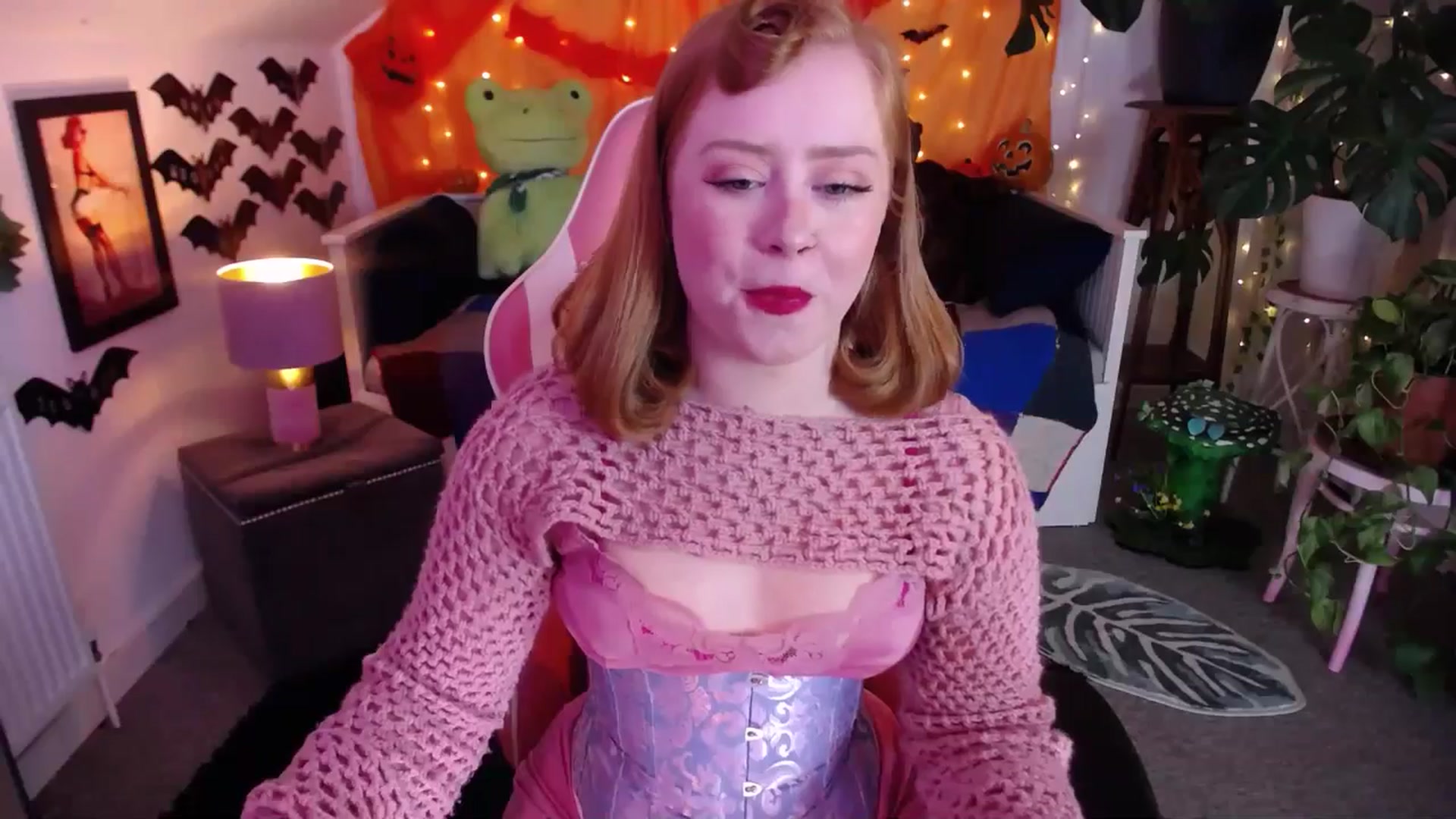 Gallery image thumbnail from LunaRoux's myfreecams stream on, 10/27/2025, 22:08 image 2 of 20