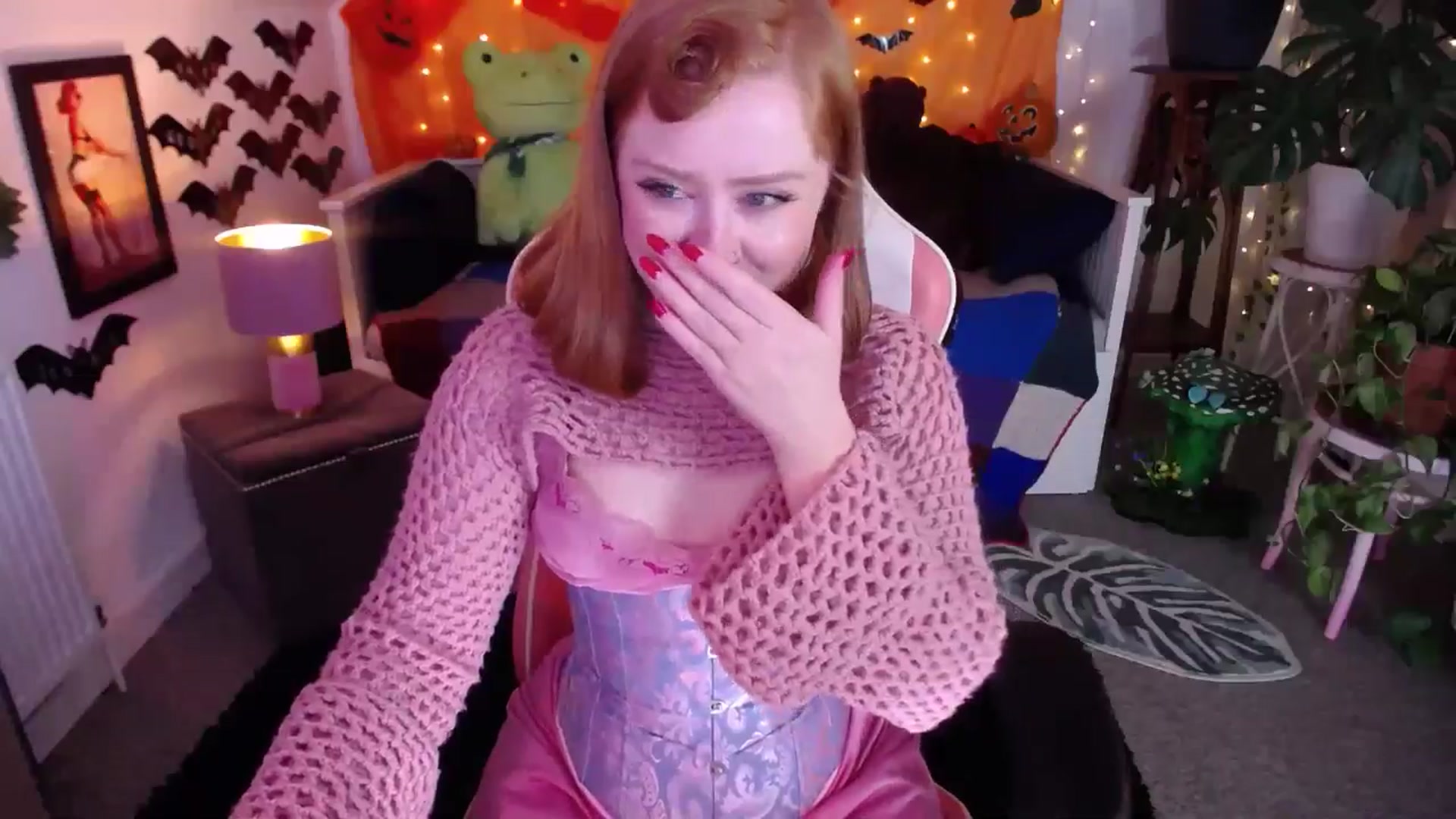 Gallery image thumbnail from LunaRoux's myfreecams stream on, 10/27/2025, 22:08 image 5 of 20