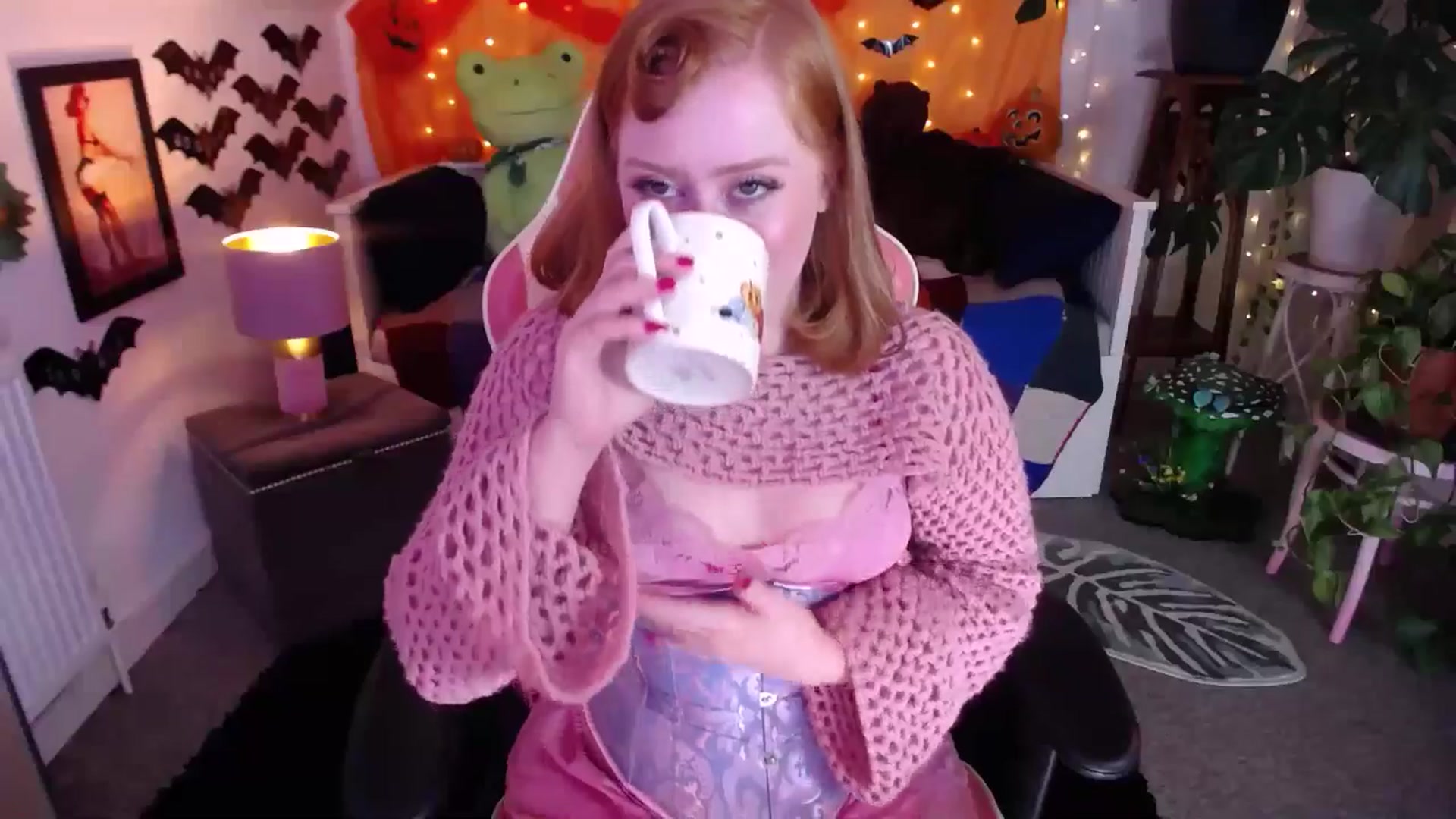 Gallery image thumbnail from LunaRoux's myfreecams stream on, 10/27/2025, 22:08 image 17 of 20