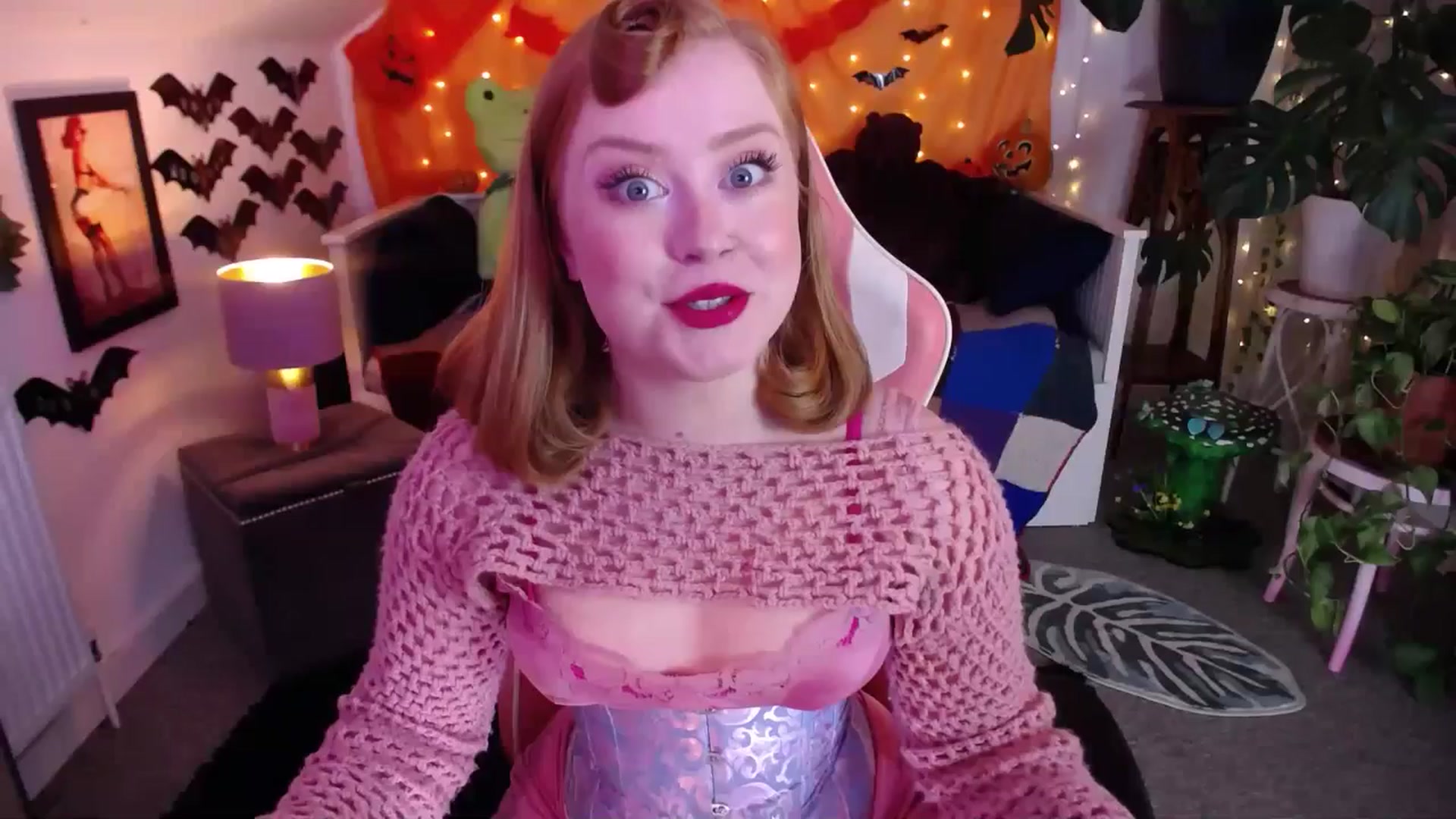 Gallery image thumbnail from LunaRoux's myfreecams stream on, 10/27/2025, 22:08 image 1 of 20