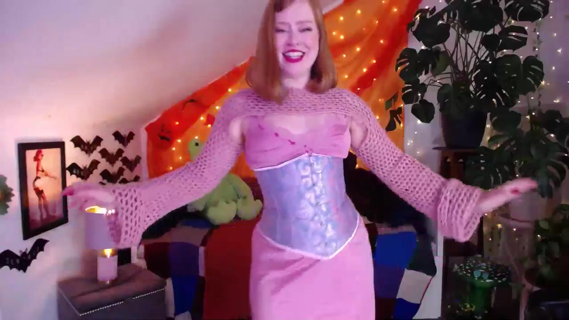 Gallery image thumbnail from LunaRoux's myfreecams stream on, 10/27/2025, 22:08 image 13 of 20