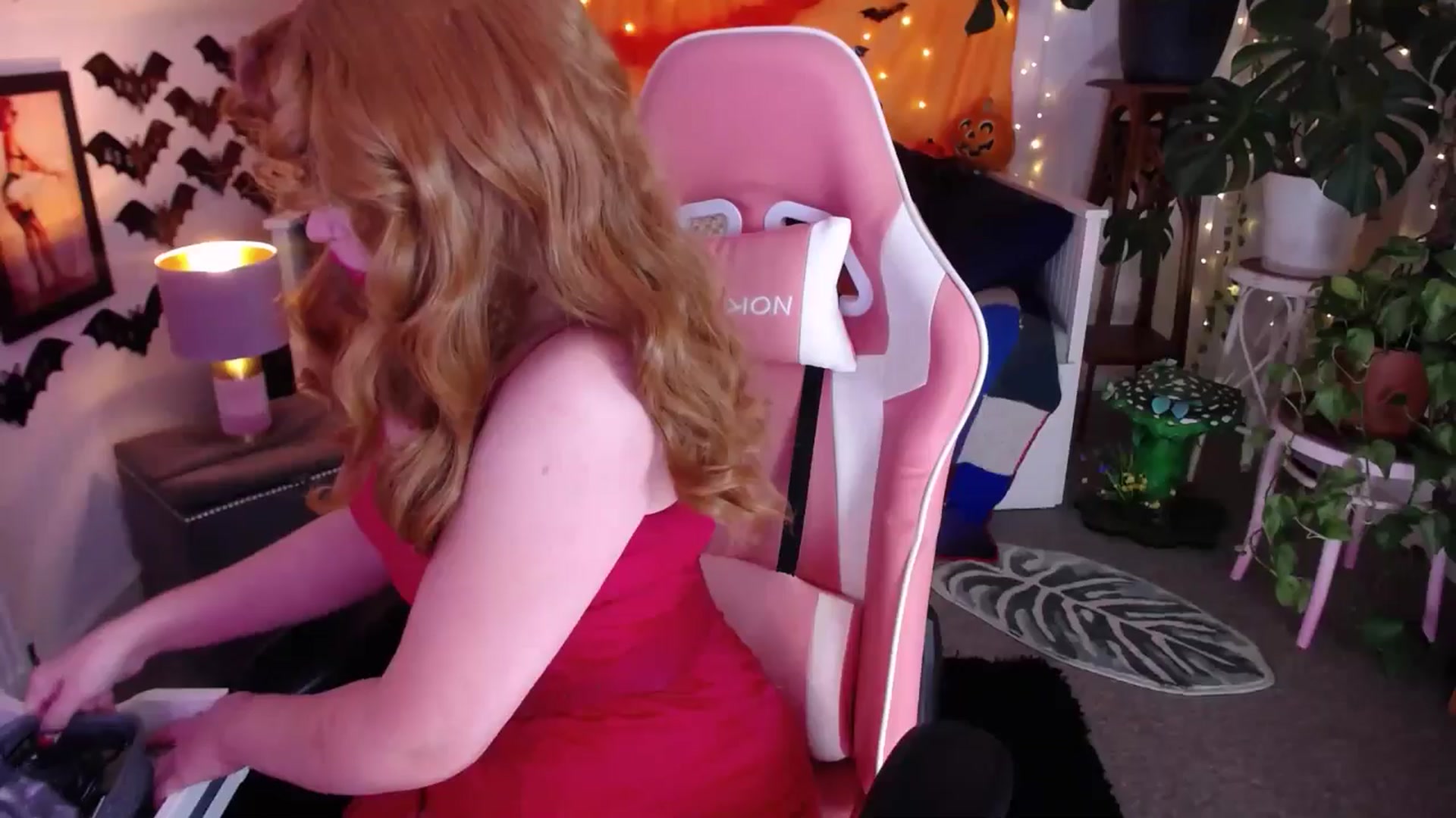 Gallery image thumbnail from LunaRoux's myfreecams stream on, 10/29/2025, 23:20 image 4 of 20
