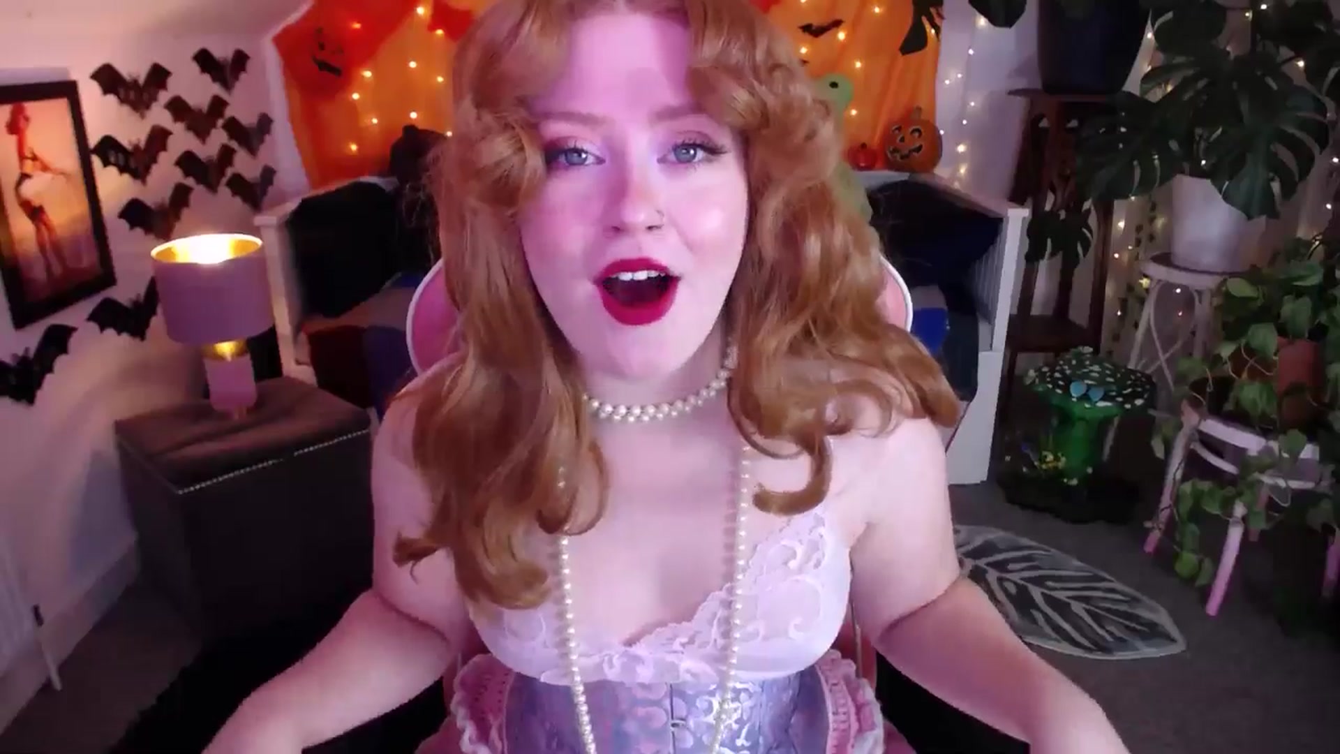 Gallery image thumbnail from LunaRoux's myfreecams stream on, 11/06/2025, 21:17 image 19 of 20