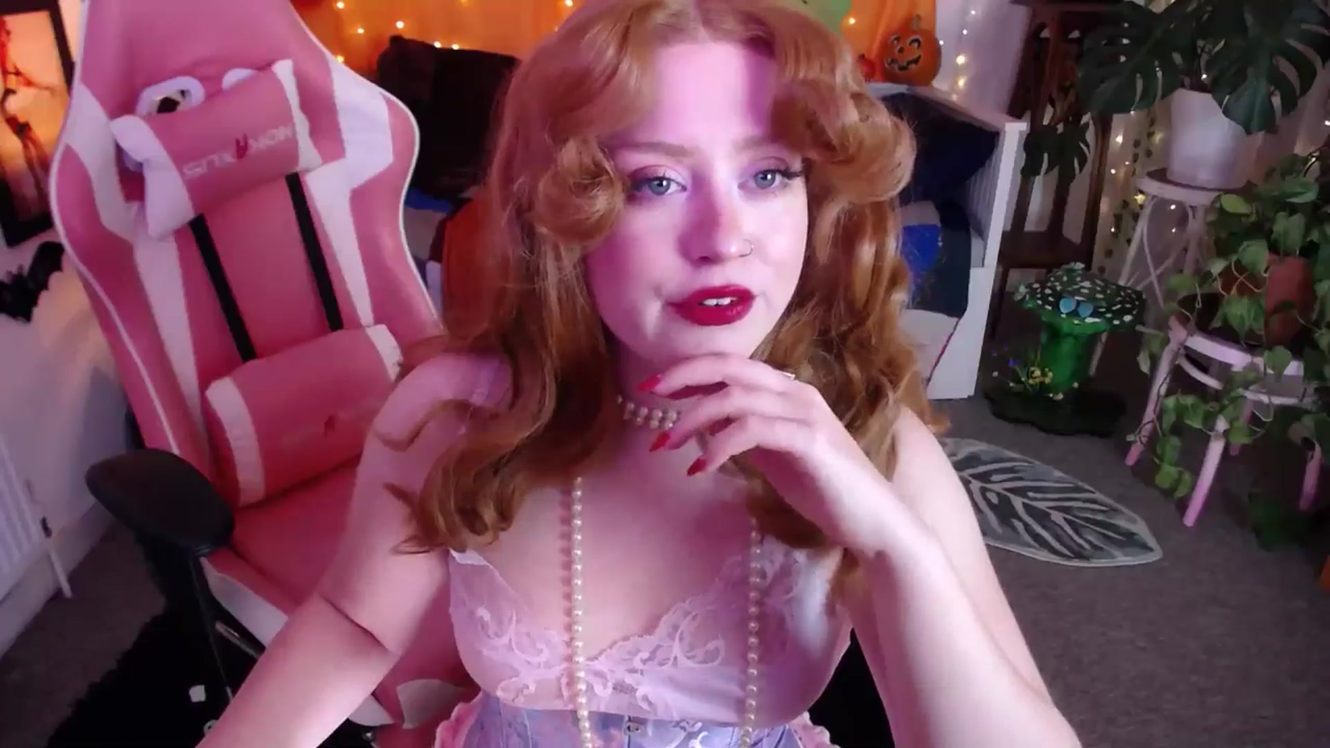 Gallery image thumbnail from LunaRoux's myfreecams stream on, 11/06/2025, 21:17 image 3 of 20
