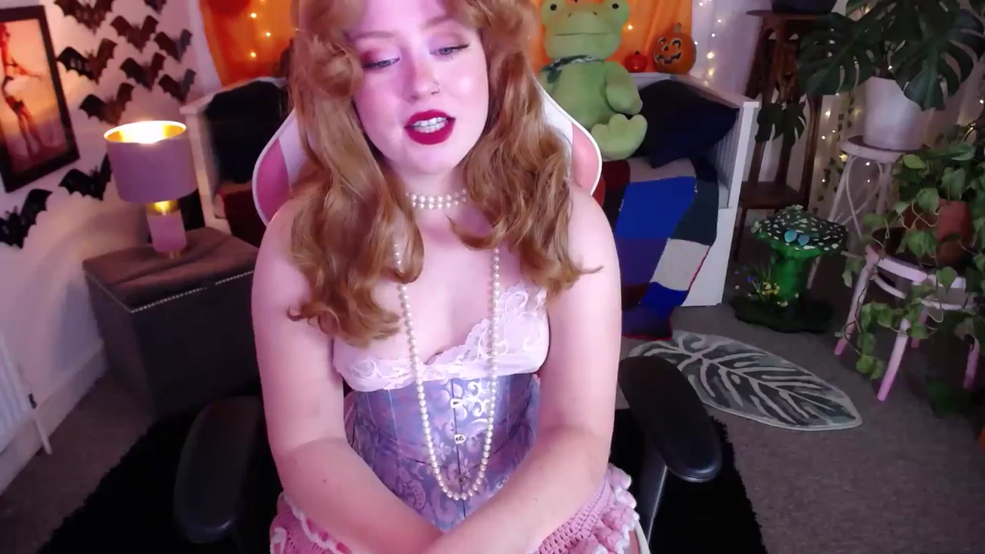 Gallery image thumbnail from LunaRoux's myfreecams stream on, 11/06/2025, 21:17 image 8 of 20