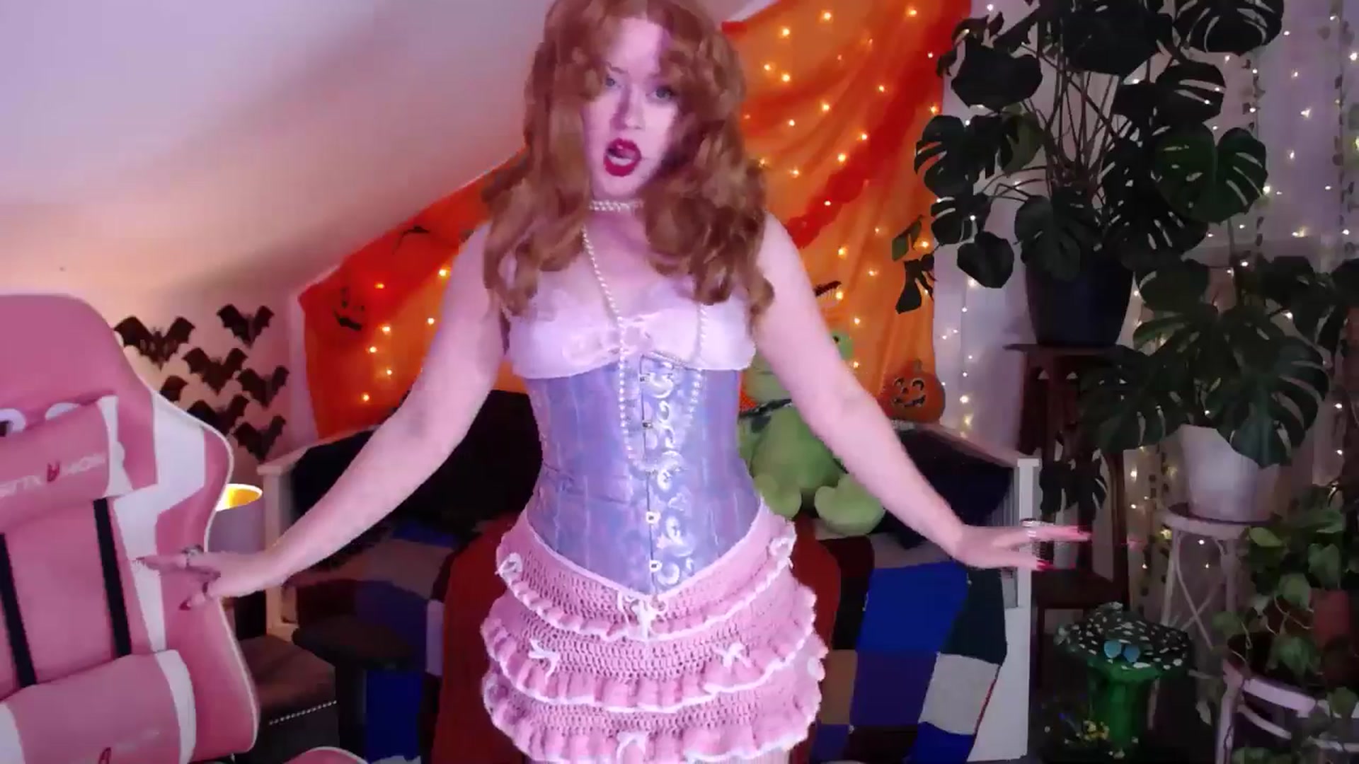 Gallery image thumbnail from LunaRoux's myfreecams stream on, 11/06/2025, 21:17 image 18 of 20