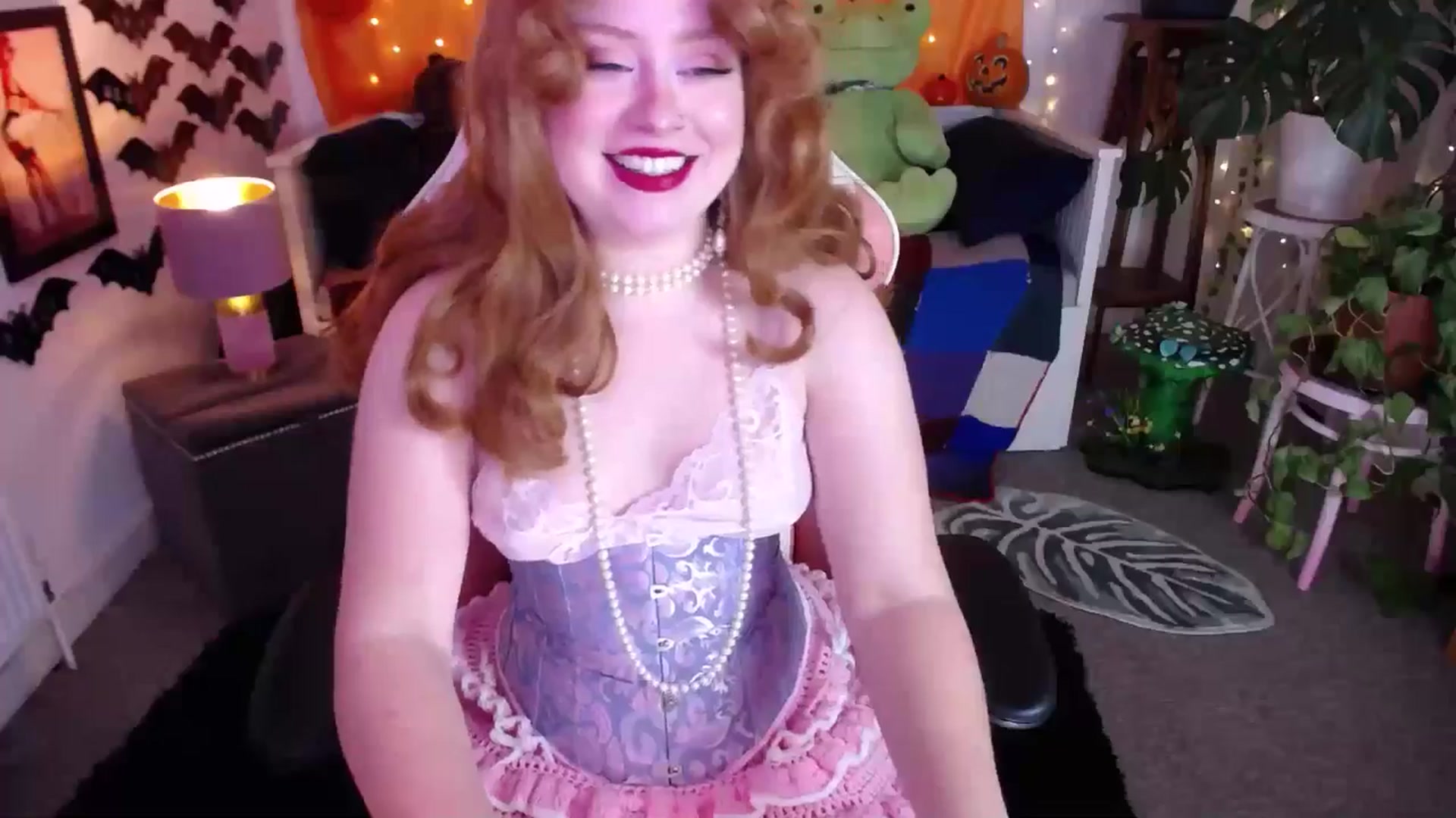 Gallery image thumbnail from LunaRoux's myfreecams stream on, 11/06/2025, 21:17 image 13 of 20