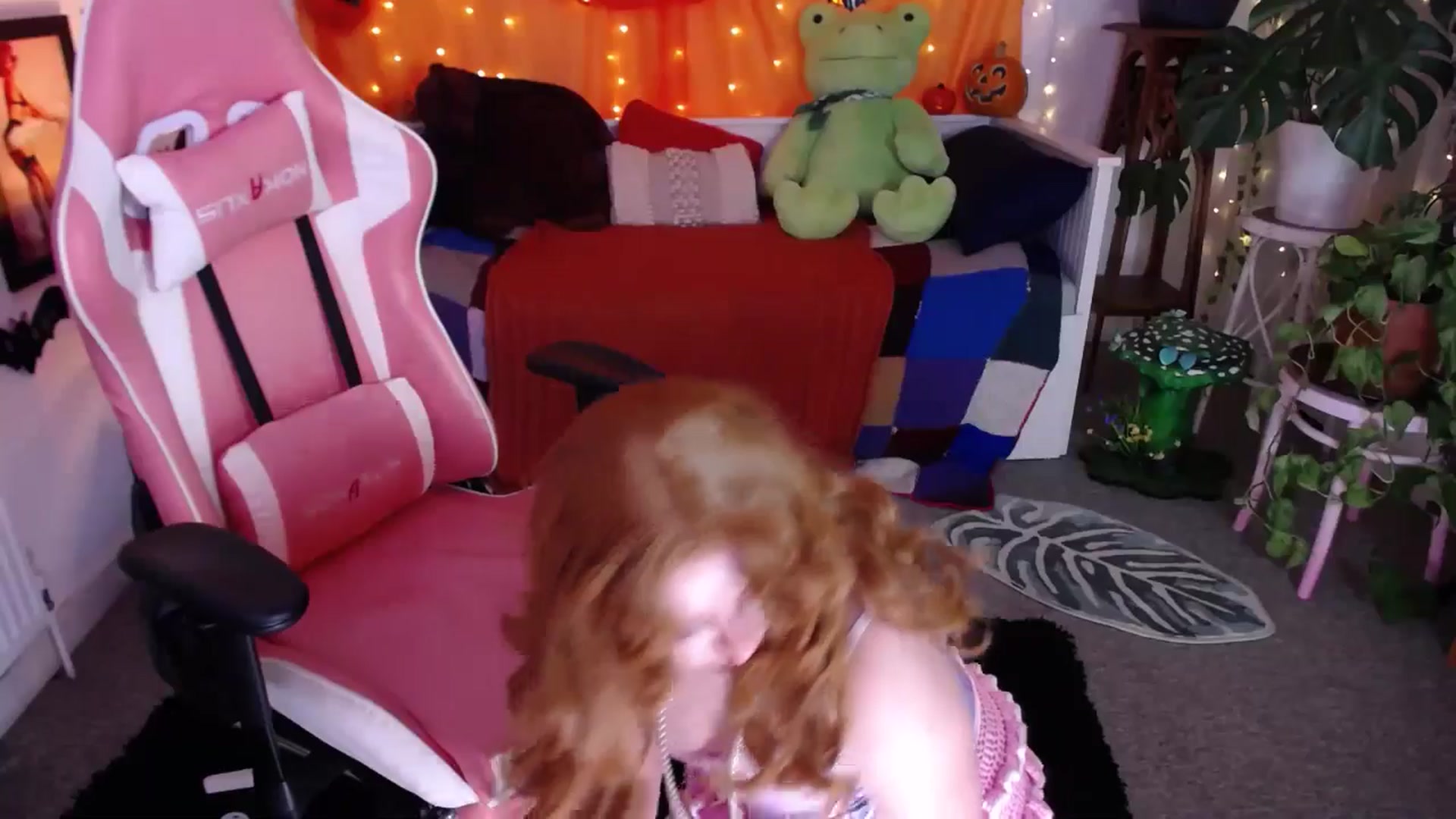 Gallery image thumbnail from LunaRoux's myfreecams stream on, 11/06/2025, 21:17 image 2 of 20