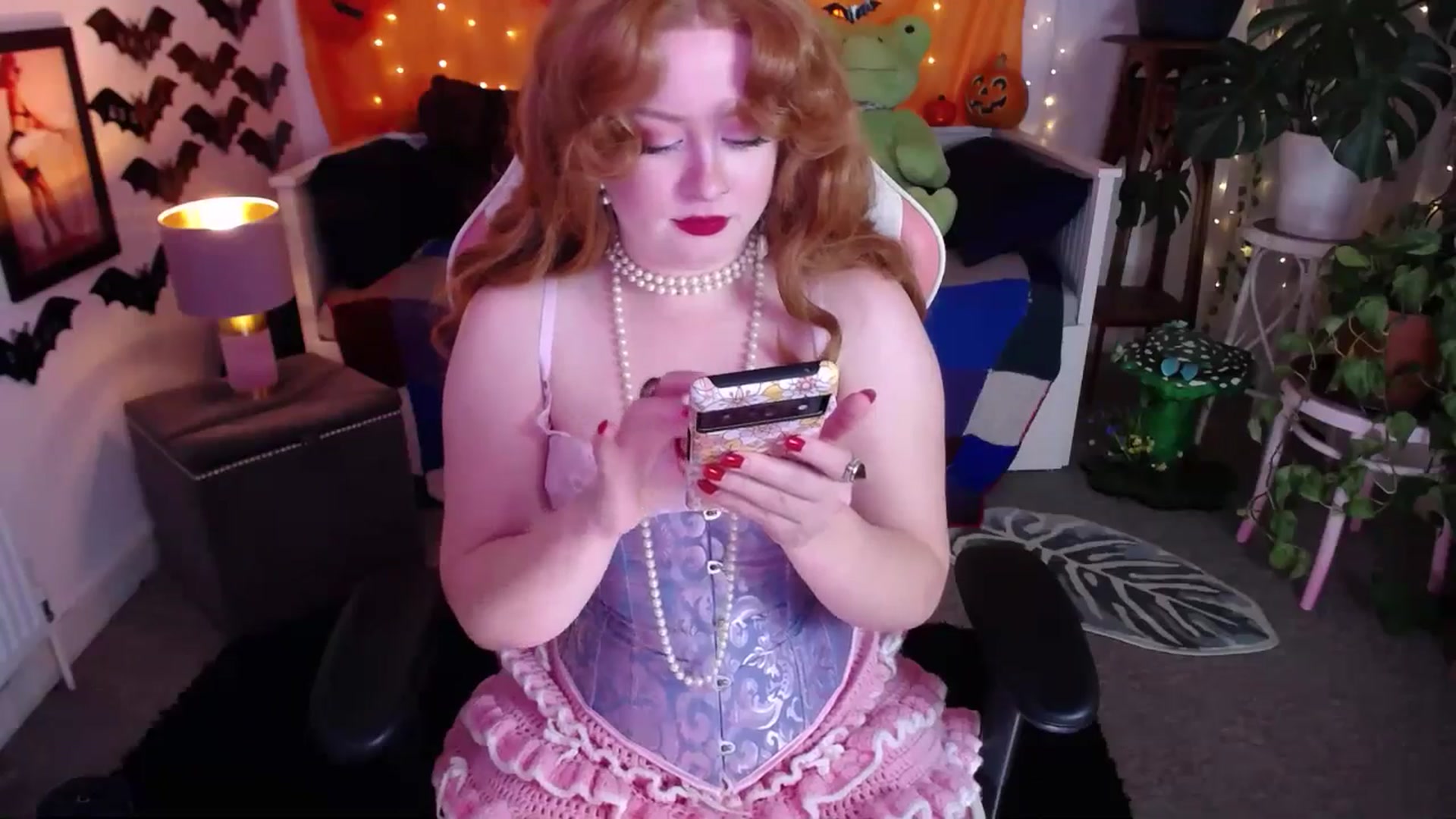 Gallery image thumbnail from LunaRoux's myfreecams stream on, 11/06/2025, 22:02 image 13 of 20