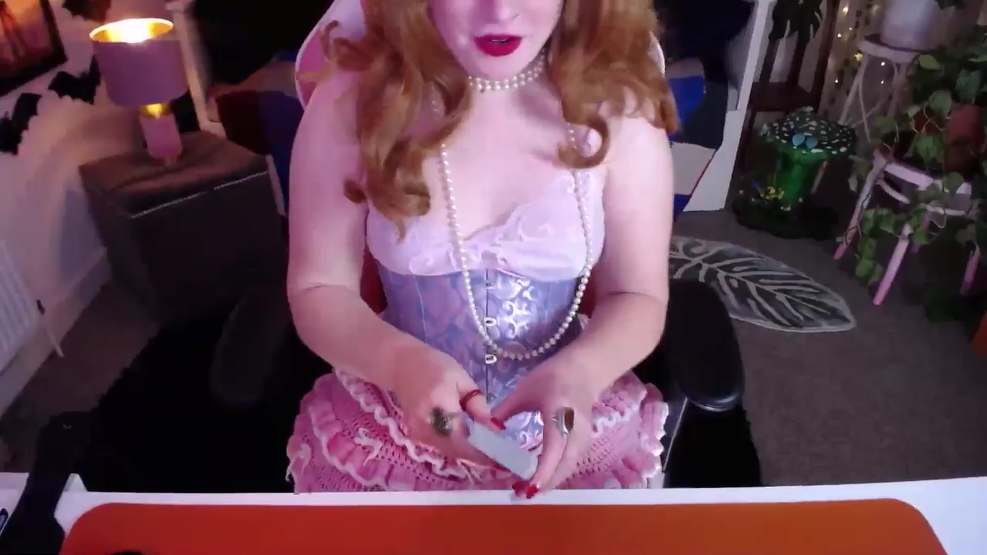 Gallery image thumbnail from LunaRoux's myfreecams stream on, 11/06/2025, 22:02 image 15 of 20