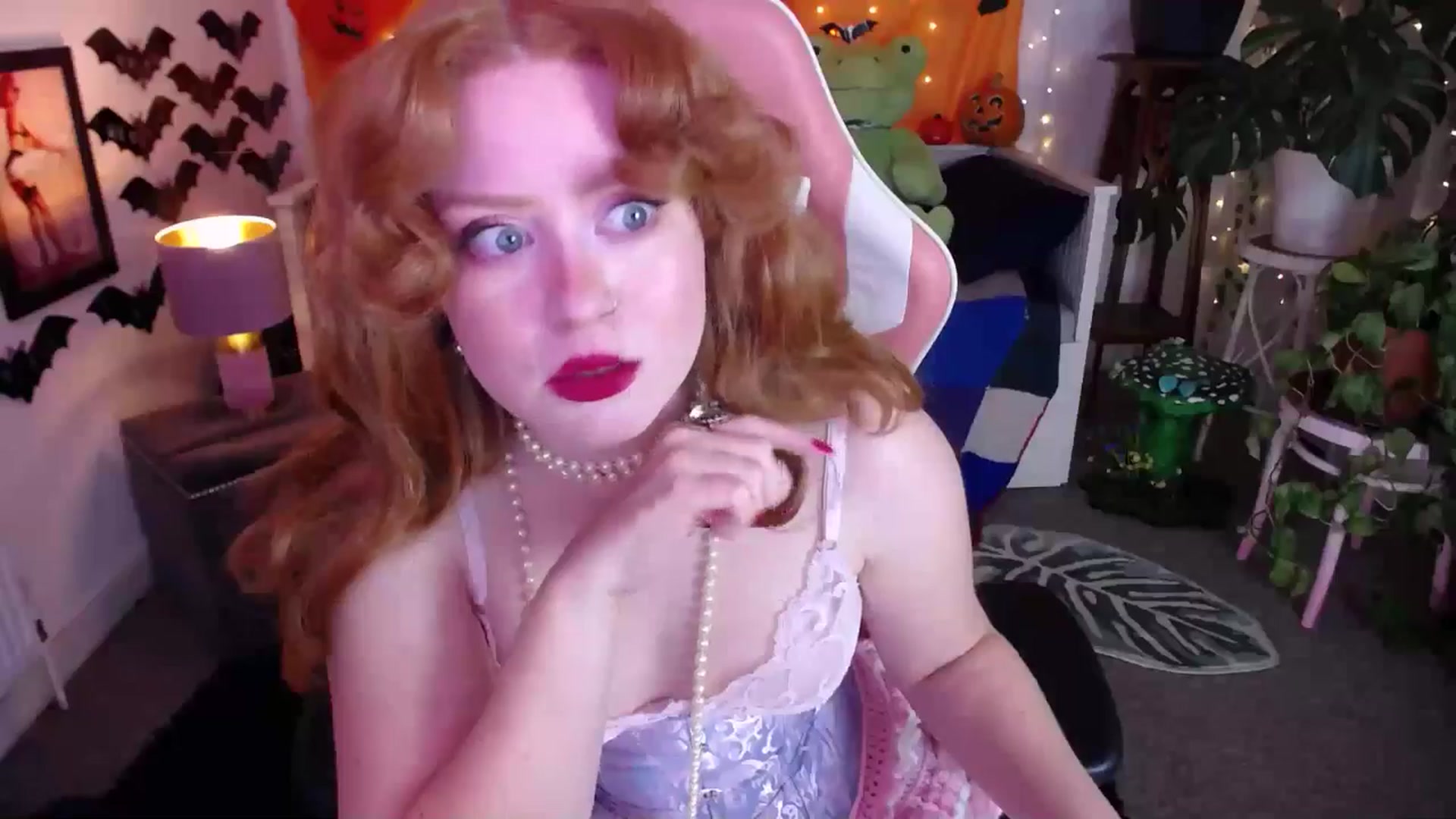 Gallery image thumbnail from LunaRoux's myfreecams stream on, 11/06/2025, 22:02 image 19 of 20