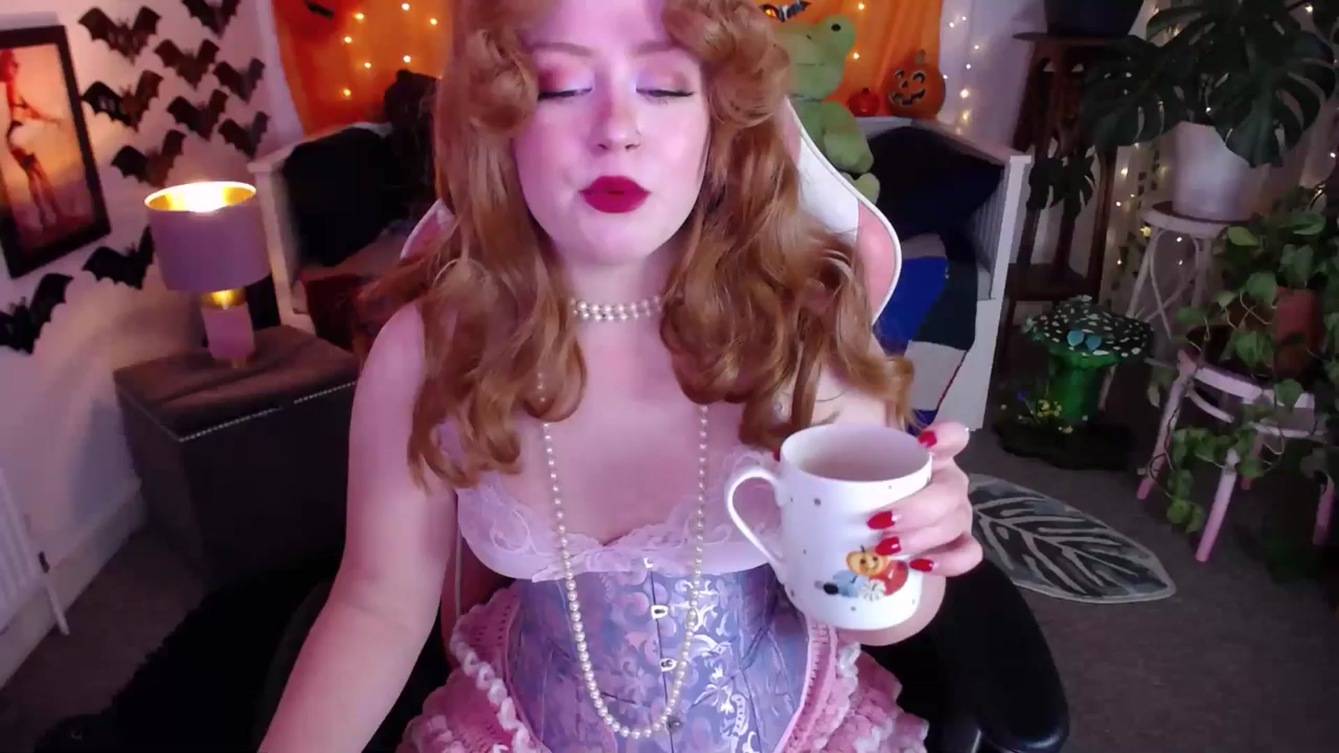 Gallery image thumbnail from LunaRoux's myfreecams stream on, 11/06/2025, 22:02 image 6 of 20