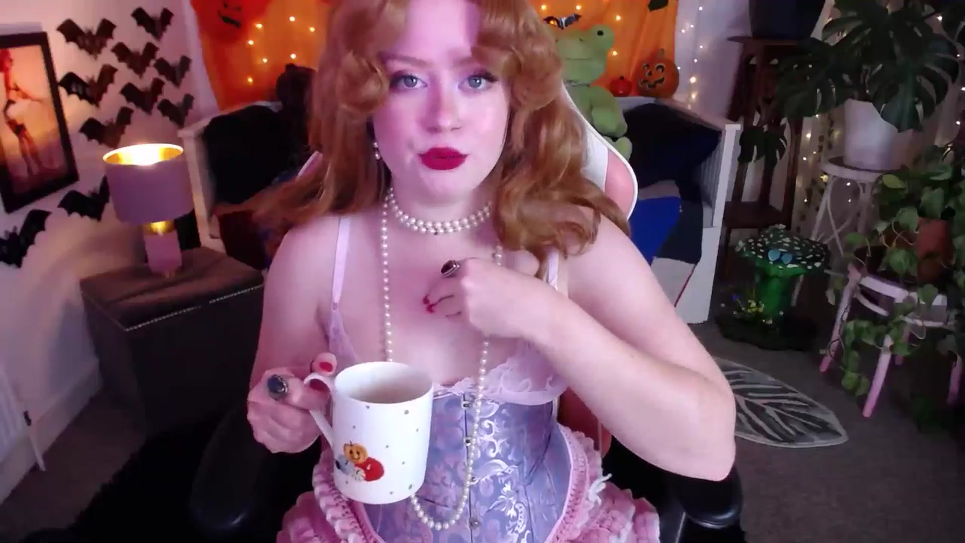Gallery image thumbnail from LunaRoux's myfreecams stream on, 11/06/2025, 22:02 image 17 of 20