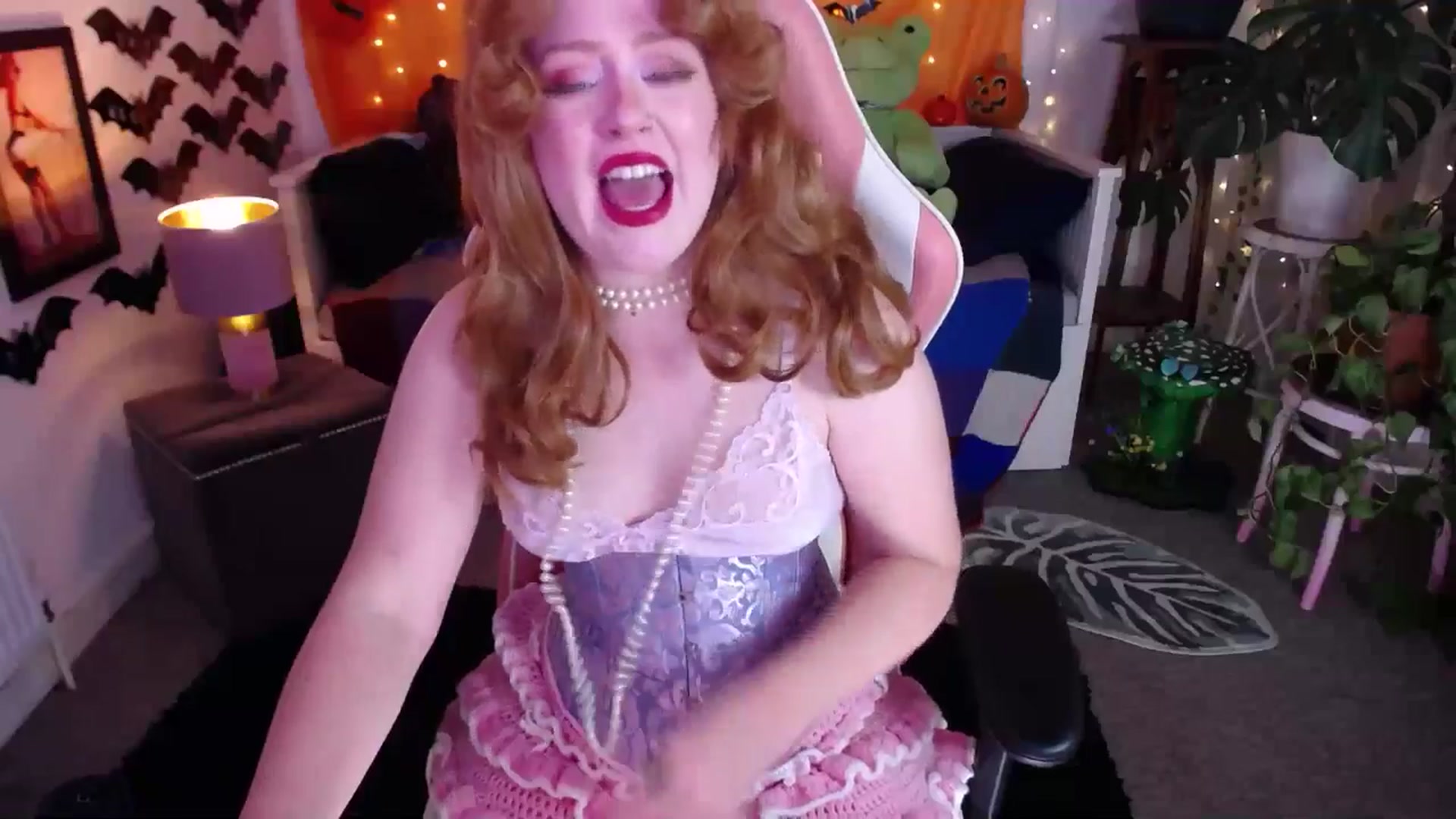 Gallery image thumbnail from LunaRoux's myfreecams stream on, 11/06/2025, 22:02 image 11 of 20