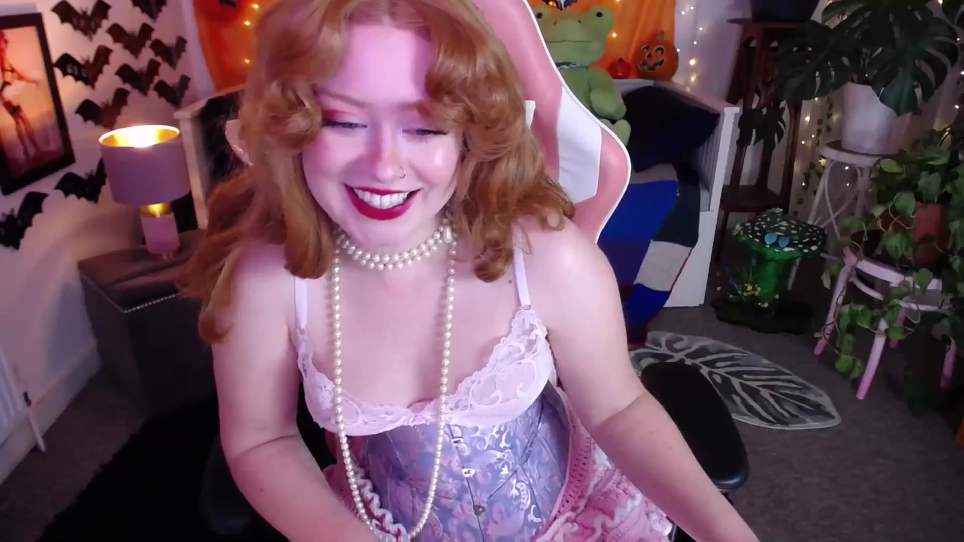 Gallery image thumbnail from LunaRoux's myfreecams stream on, 11/06/2025, 22:36 image 10 of 20