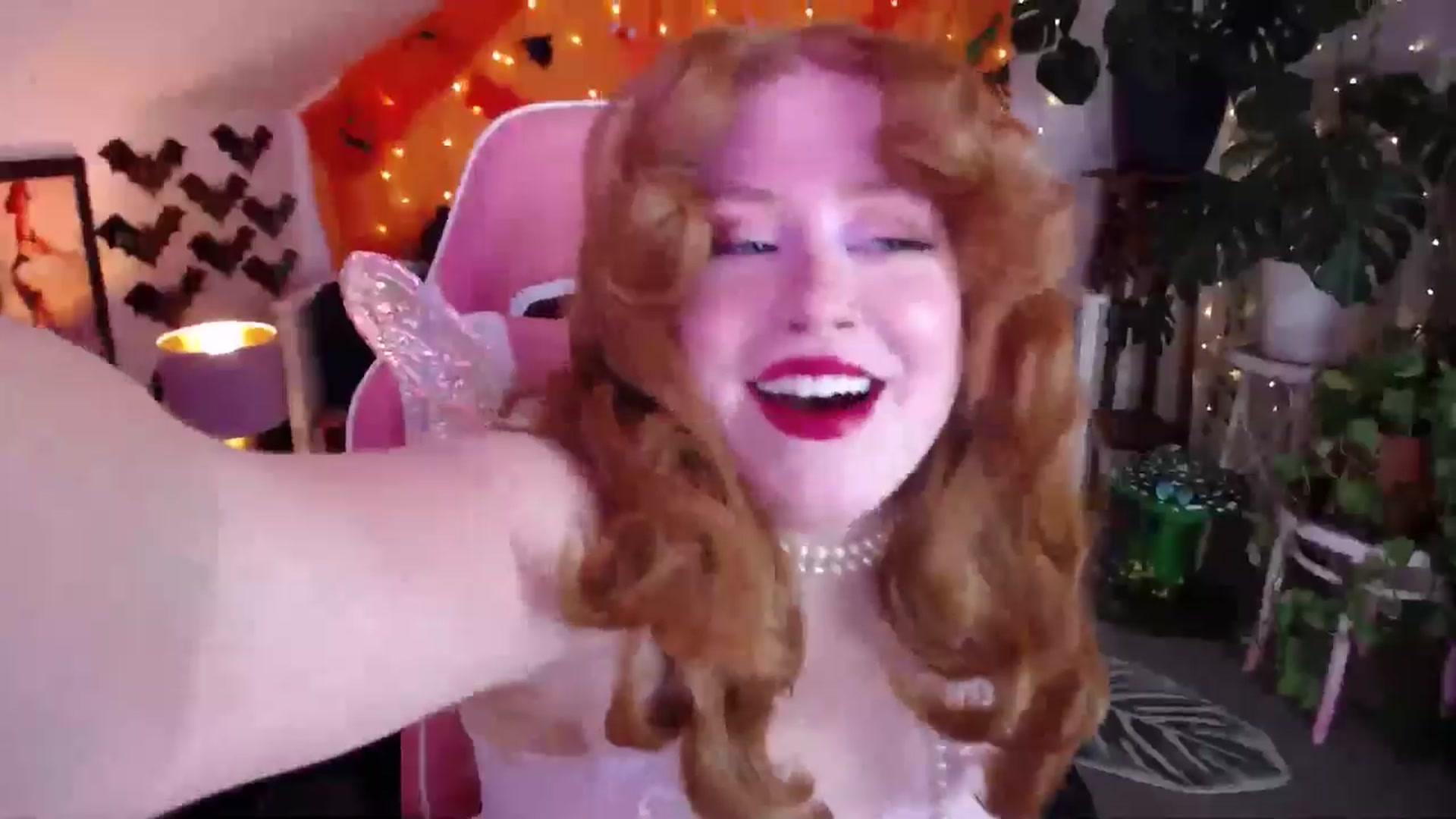 Gallery image thumbnail from LunaRoux's myfreecams stream on, 11/06/2025, 22:36 image 4 of 20