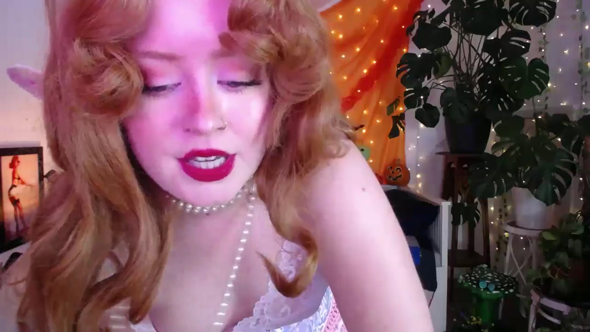 Gallery image thumbnail from LunaRoux's myfreecams stream on, 11/06/2025, 22:36 image 16 of 20