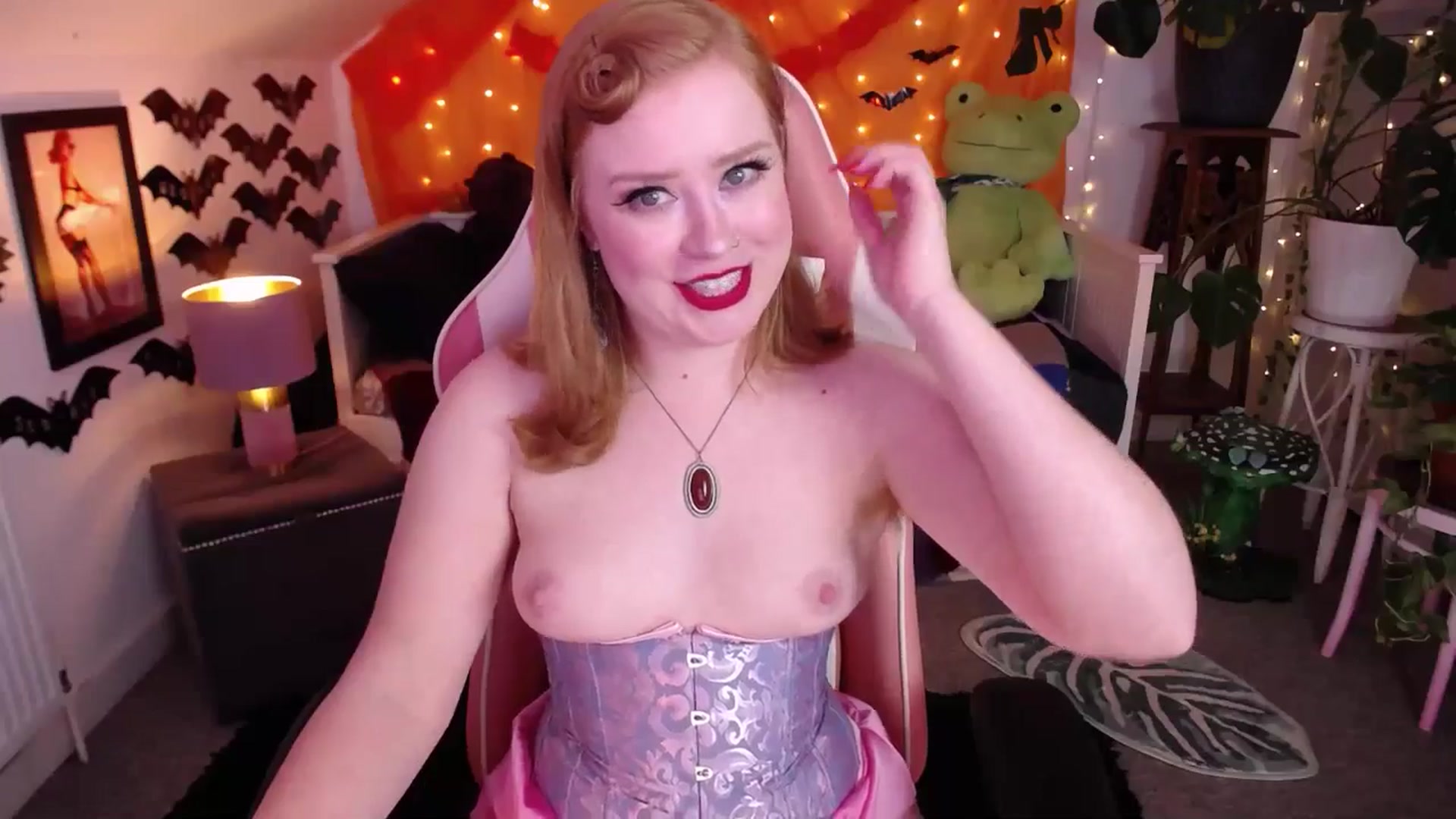 Gallery image thumbnail from LunaRoux's myfreecams stream on, 11/26/2025, 22:02 image 8 of 20