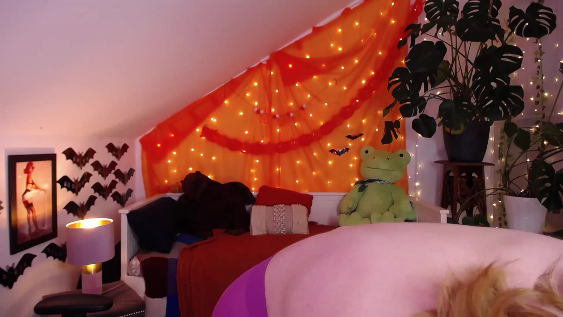 Gallery image thumbnail from LunaRoux's myfreecams stream on, 11/27/2025, 24:16 image 18 of 20