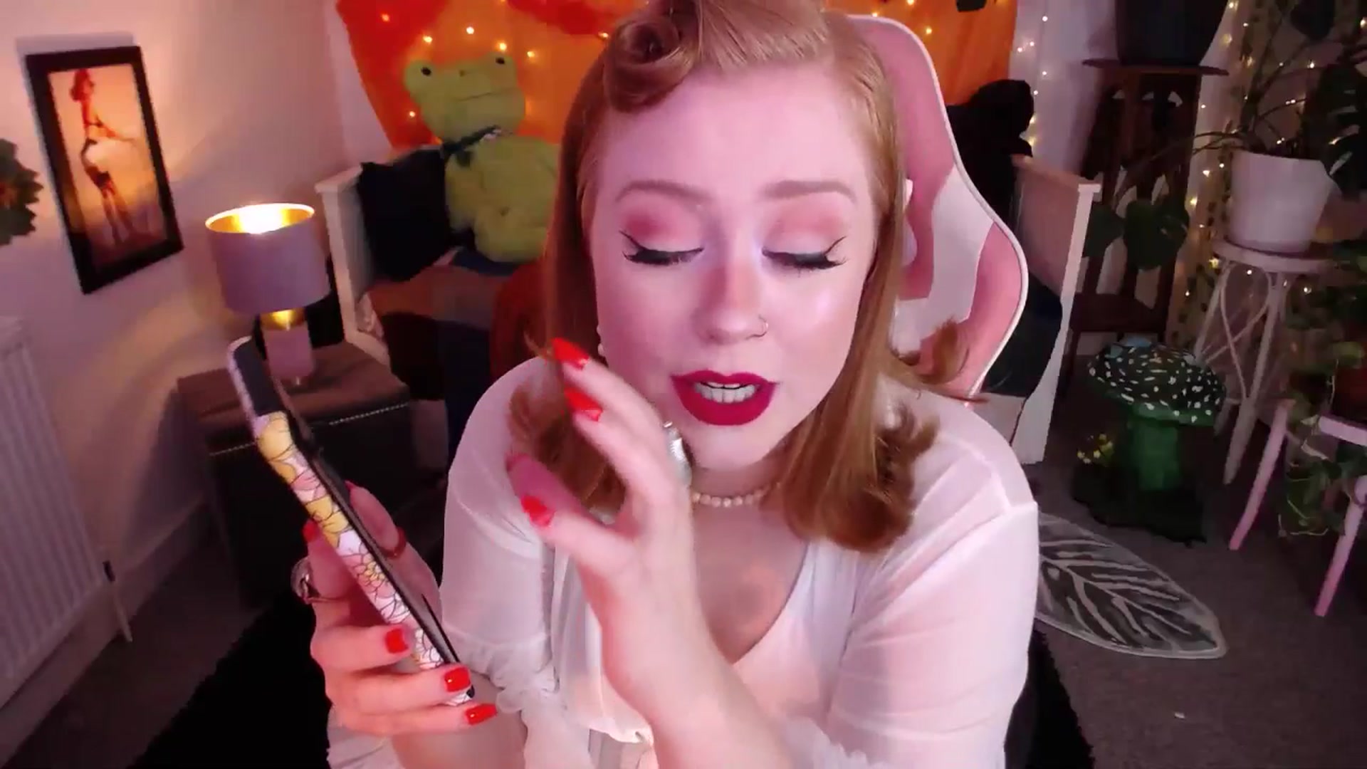 Gallery image thumbnail from LunaRoux's myfreecams stream on, 11/30/2025, 02:54 image 12 of 20
