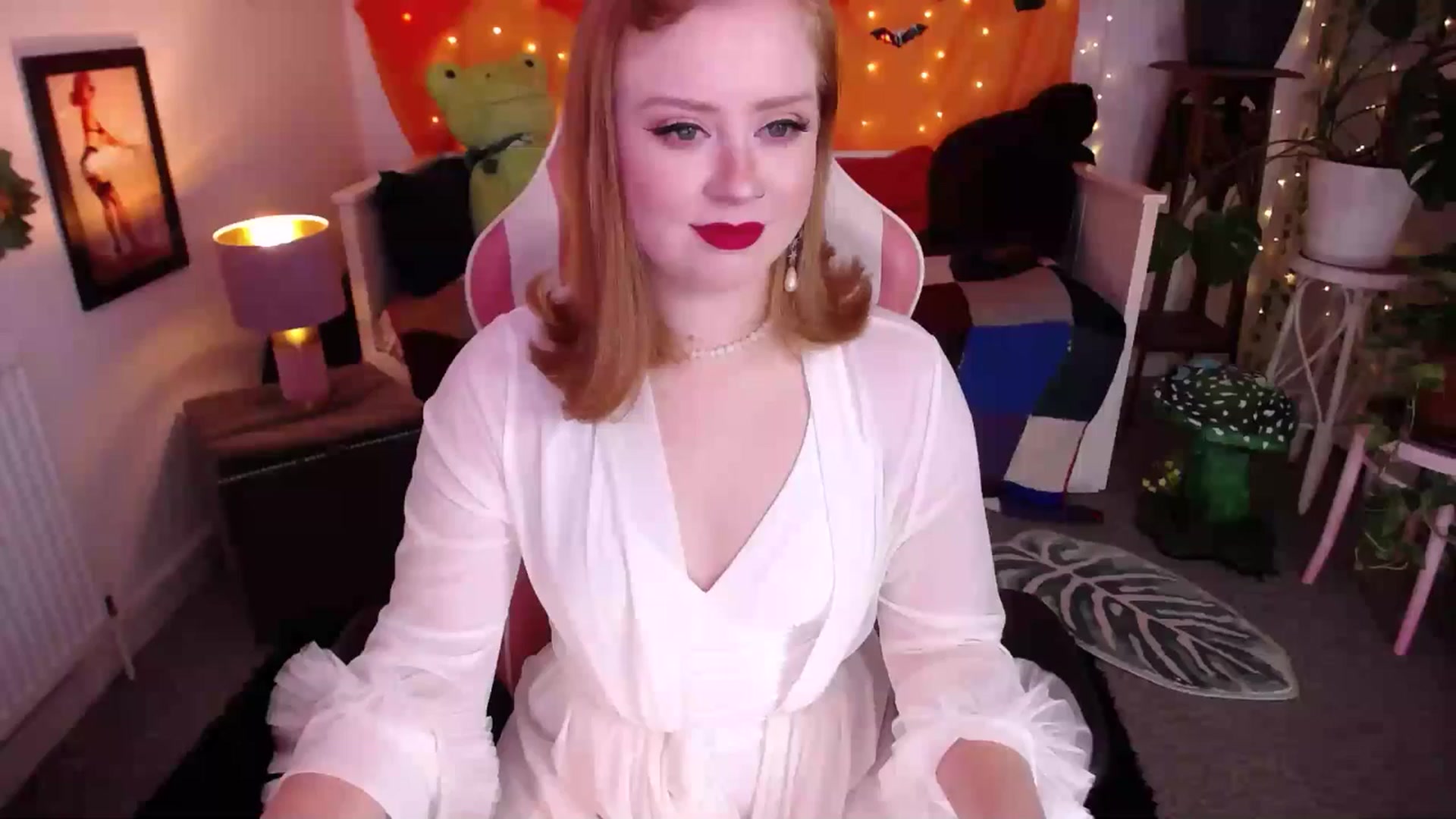Gallery image thumbnail from LunaRoux's myfreecams stream on, 11/30/2025, 02:54 image 2 of 20