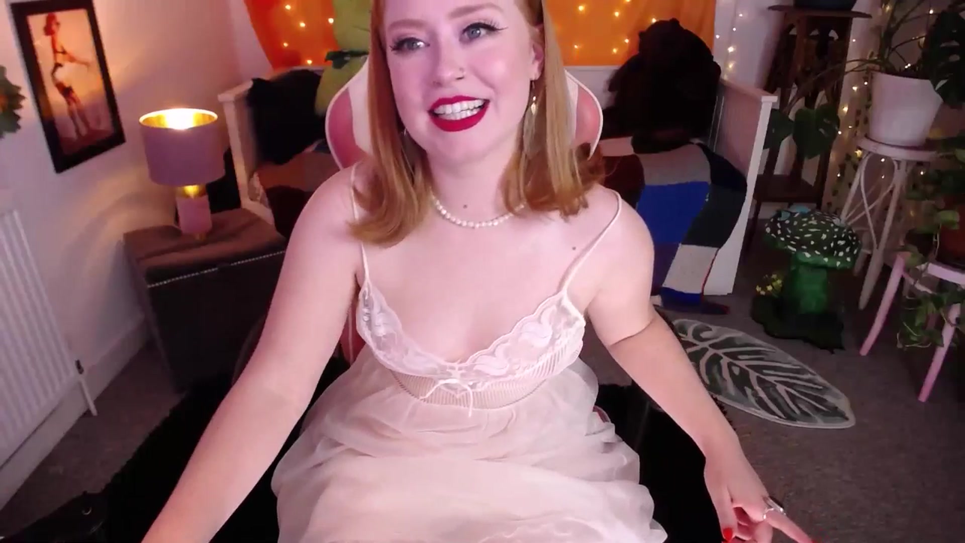 Gallery image thumbnail from LunaRoux's myfreecams stream on, 12/01/2025, 02:04 image 12 of 20