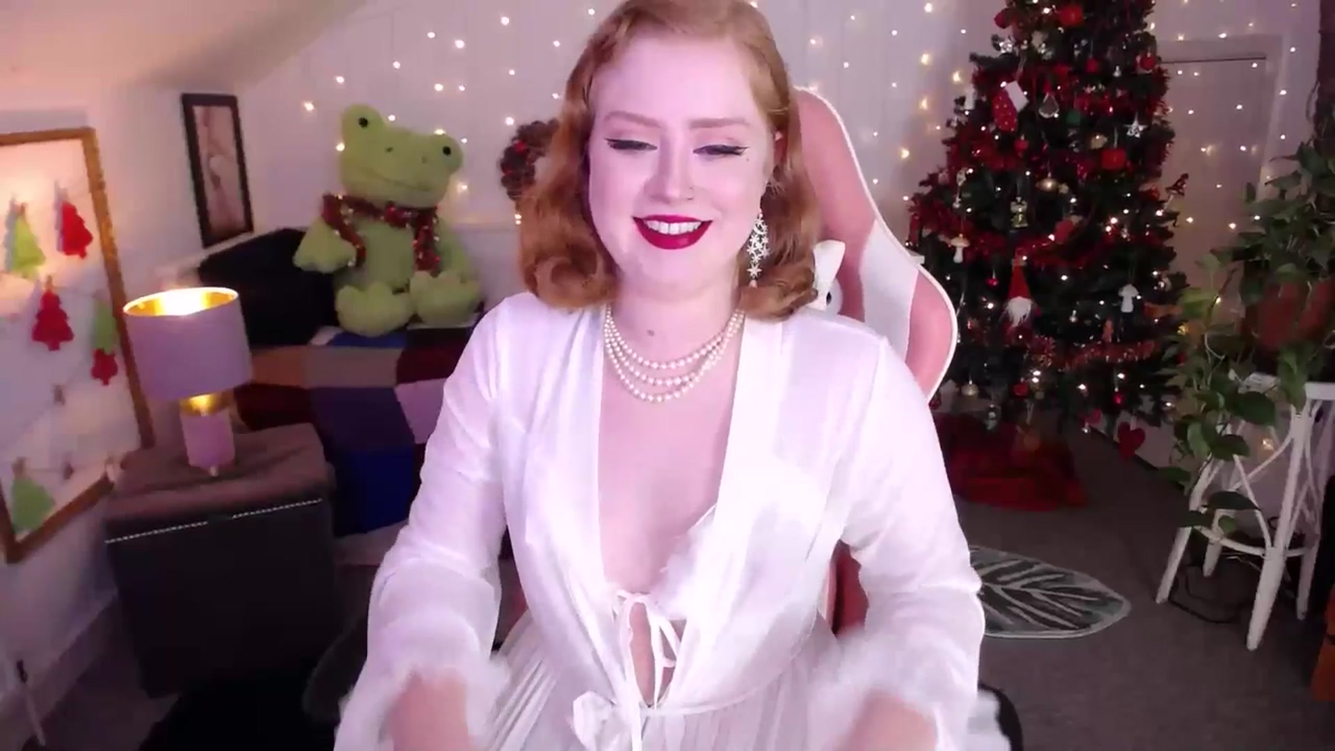 Gallery image thumbnail from LunaRoux's myfreecams stream on, 12/30/2025, 21:24 image 11 of 20