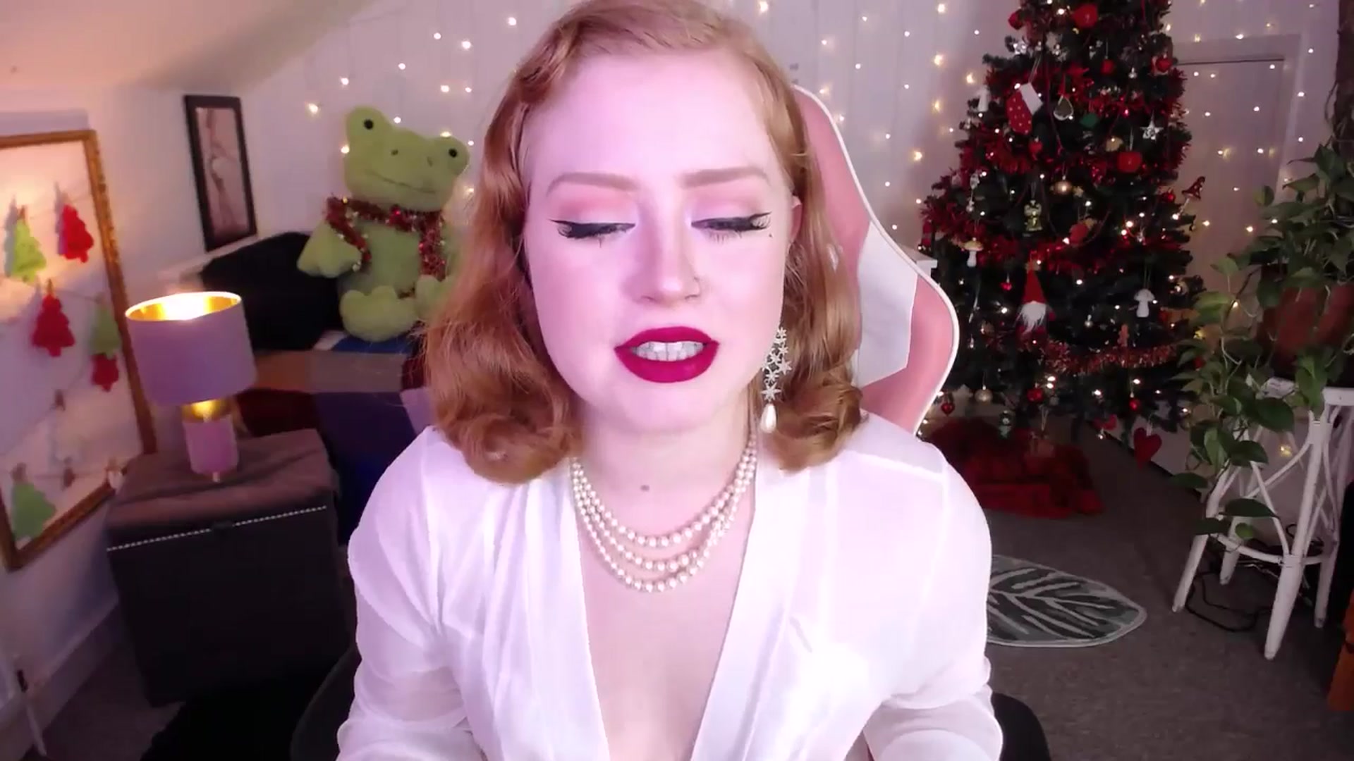 Gallery image thumbnail from LunaRoux's myfreecams stream on, 12/30/2025, 21:24 image 9 of 20