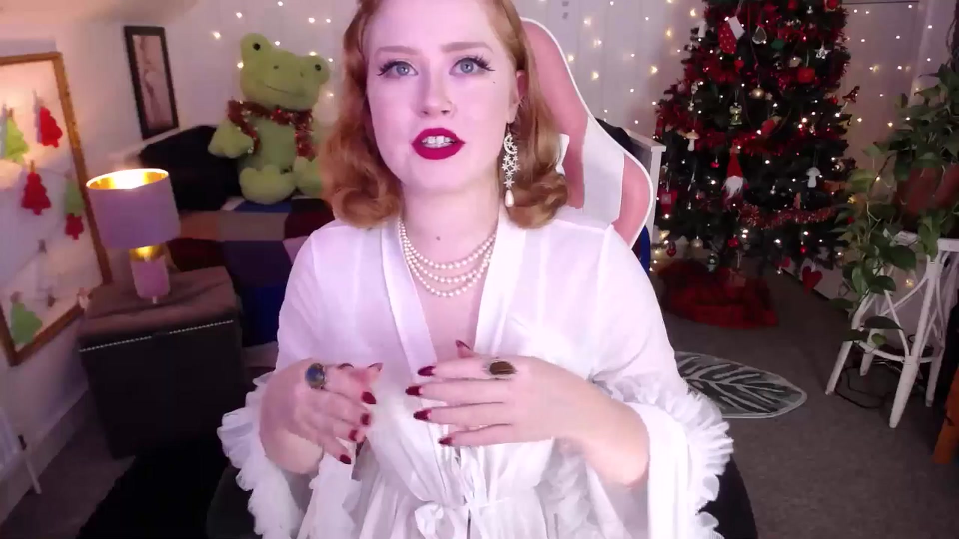 Gallery image thumbnail from LunaRoux's myfreecams stream on, 12/30/2025, 21:24 image 18 of 20