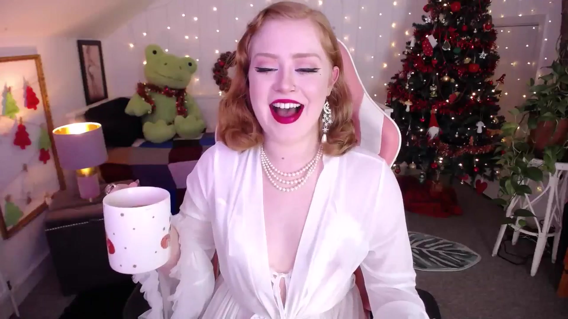 Gallery image thumbnail from LunaRoux's myfreecams stream on, 12/30/2025, 21:24 image 10 of 20