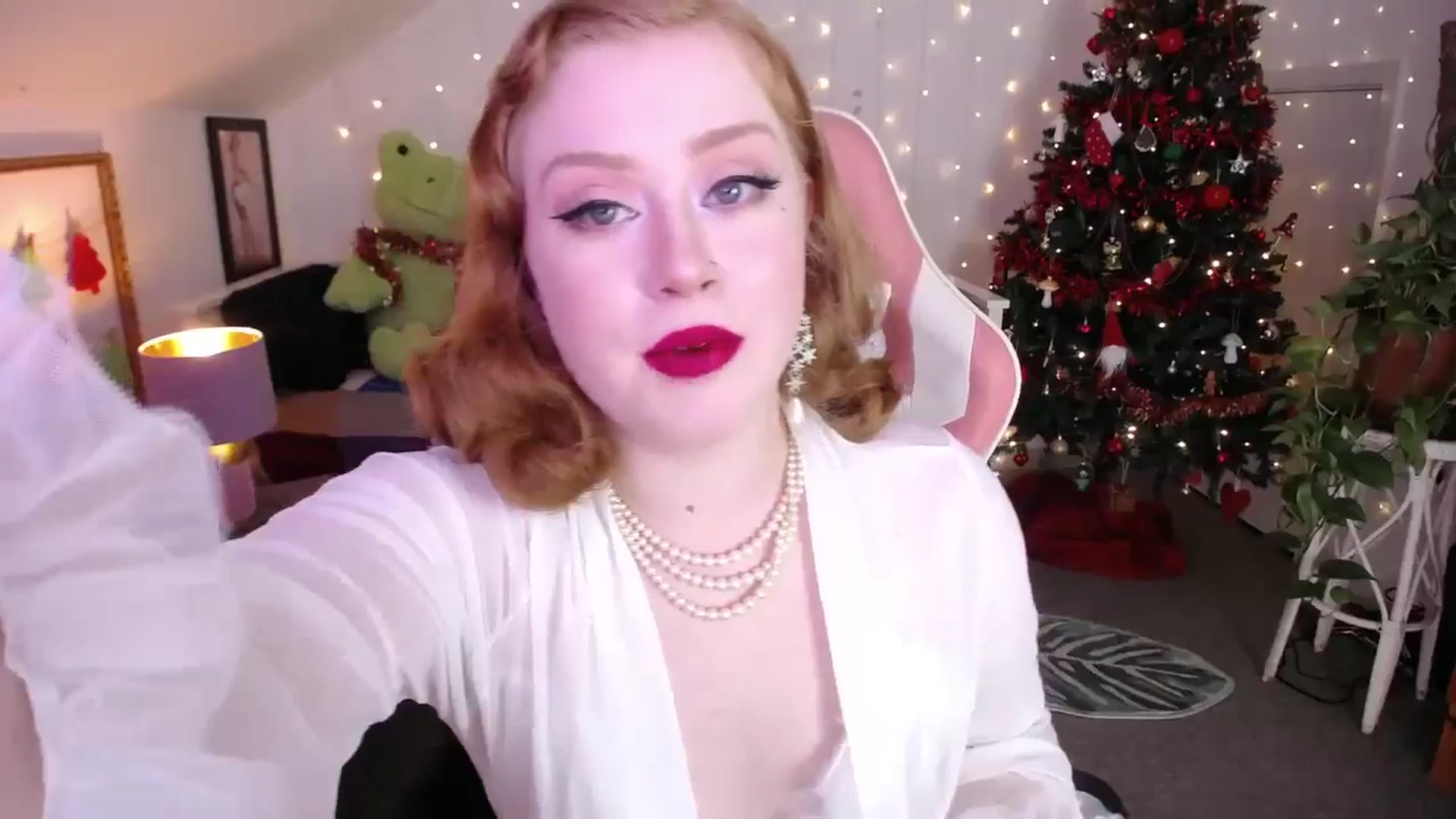 Gallery image thumbnail from LunaRoux's myfreecams stream on, 12/30/2025, 21:24 image 12 of 20