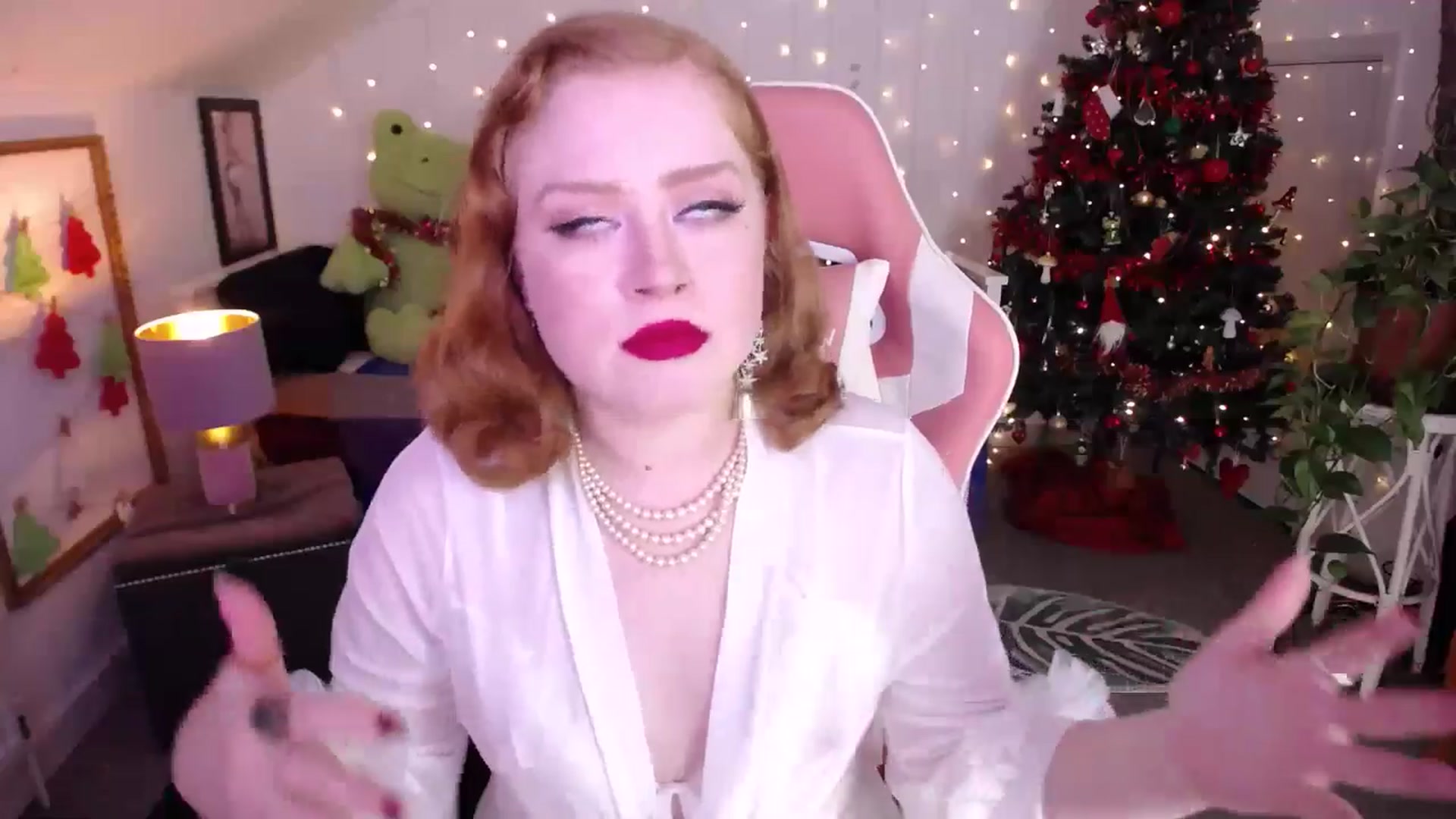 Gallery image thumbnail from LunaRoux's myfreecams stream on, 12/30/2025, 21:24 image 13 of 20