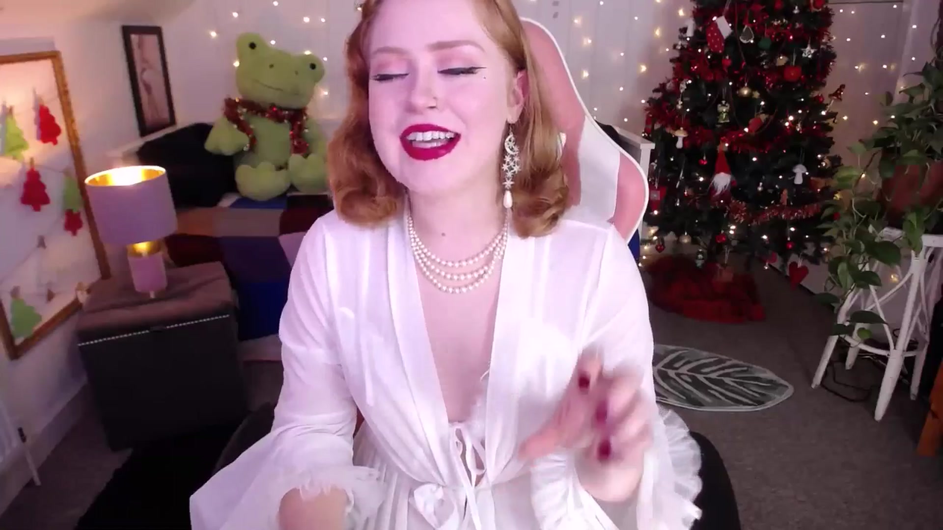 Gallery image thumbnail from LunaRoux's myfreecams stream on, 12/30/2025, 21:24 image 17 of 20