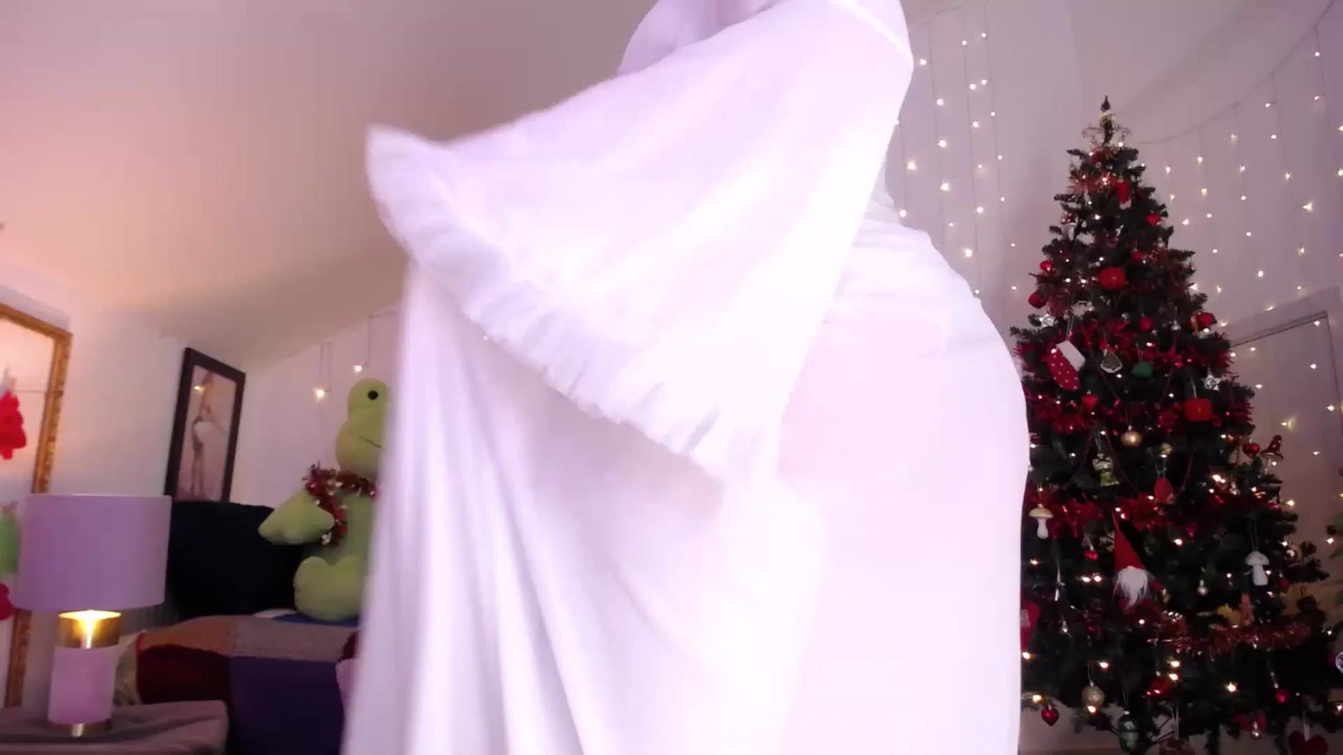 Gallery image thumbnail from LunaRoux's myfreecams stream on, 12/30/2025, 21:58 image 19 of 20