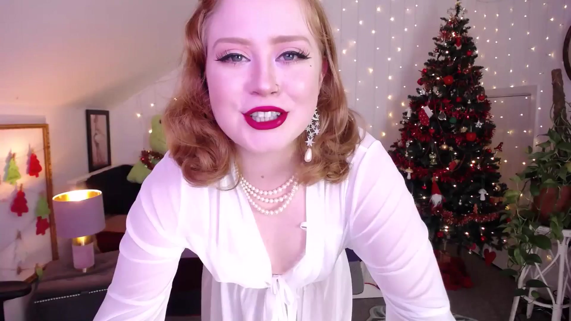 Gallery image thumbnail from LunaRoux's myfreecams stream on, 12/30/2025, 21:58 image 12 of 20