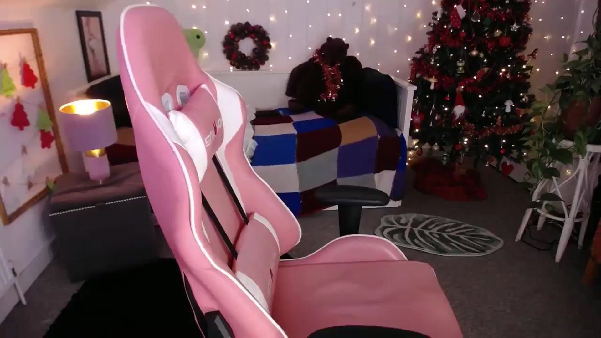 Gallery image thumbnail from LunaRoux's myfreecams stream on, 12/30/2025, 22:54 image 15 of 20