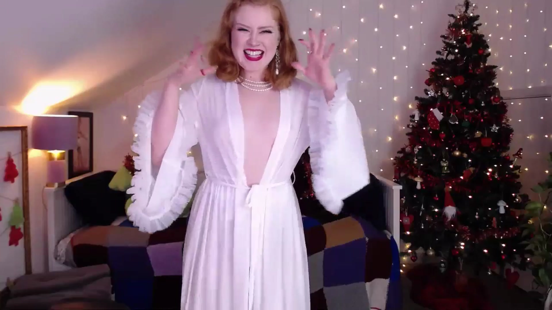 Gallery image thumbnail from LunaRoux's myfreecams stream on, 12/31/2025, 24:16 image 16 of 20