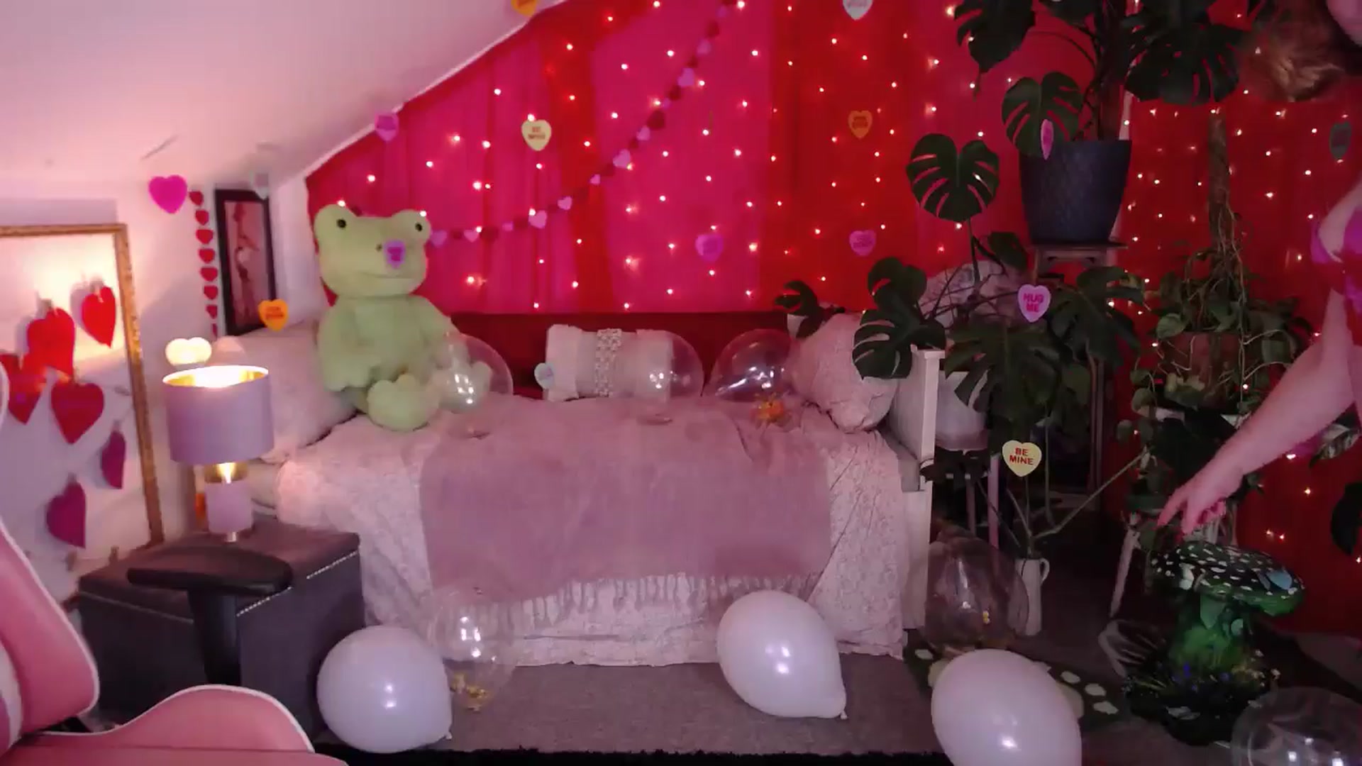 Gallery image thumbnail from LunaRoux's myfreecams stream on, 02/06/2026, 21:03 image 18 of 20