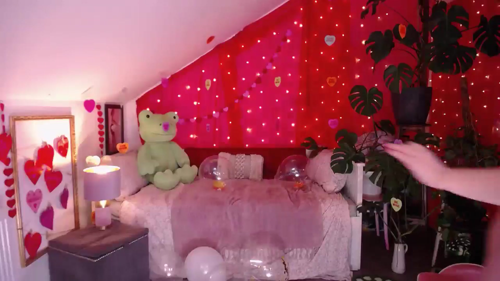 Gallery image thumbnail from LunaRoux's myfreecams stream on, 02/06/2026, 23:45 image 17 of 20