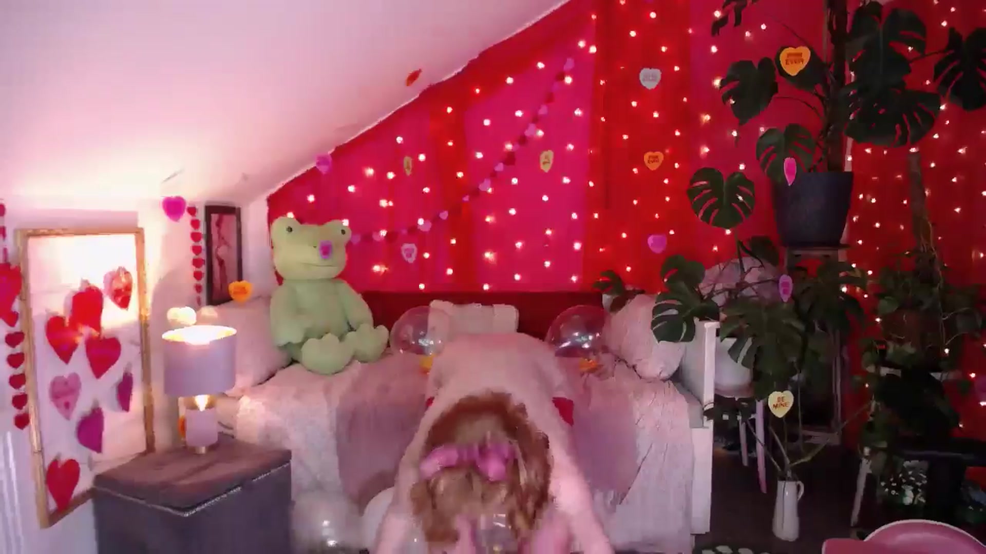 Gallery image thumbnail from LunaRoux's myfreecams stream on, 02/06/2026, 23:45 image 18 of 20