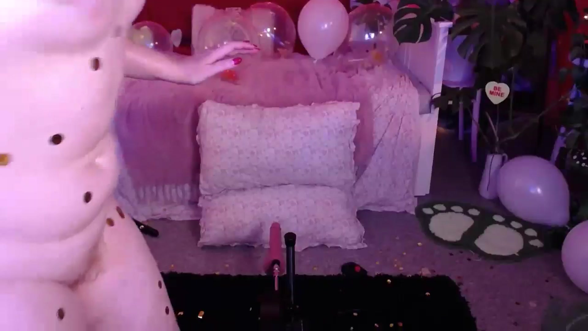 Gallery image thumbnail from LunaRoux's myfreecams stream on, 02/07/2026, 01:46 image 17 of 20