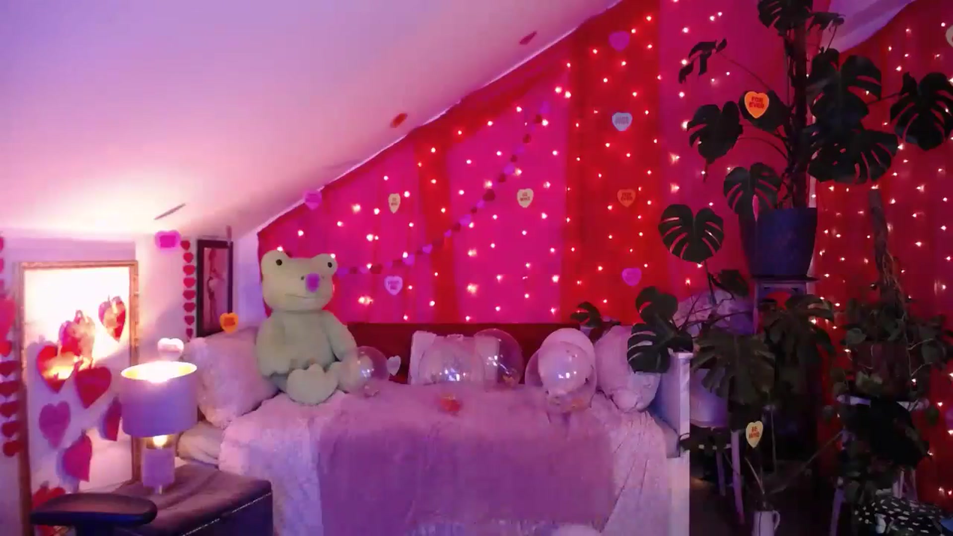 Gallery image thumbnail from LunaRoux's myfreecams stream on, 02/07/2026, 01:46 image 8 of 20