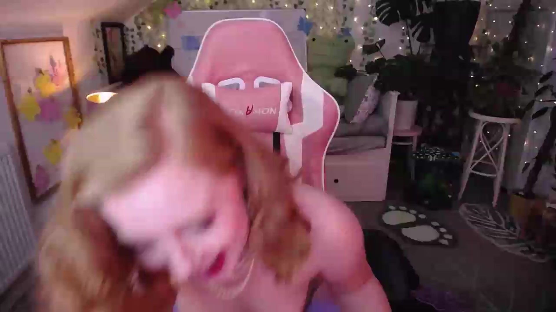 Gallery image thumbnail from LunaRoux's myfreecams stream on, 05/28/2026, 19:18 image 11 of 20