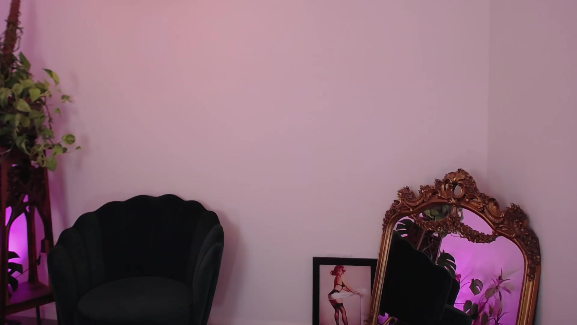 Gallery image thumbnail from LunaRoux's myfreecams stream on, 08/25/2026, 23:39 image 16 of 20