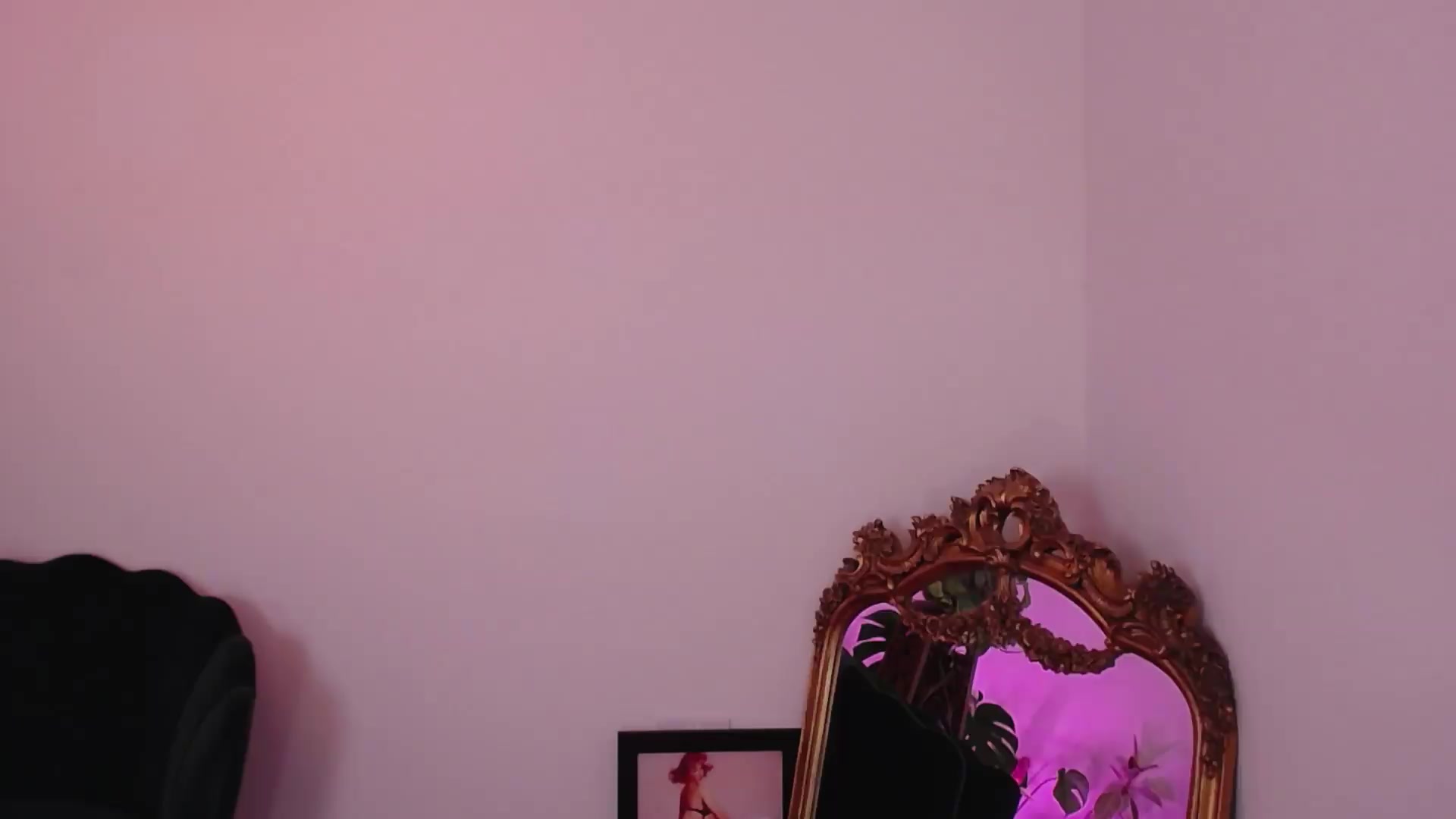 Gallery image thumbnail from LunaRoux's myfreecams stream on, 08/26/2026, 21:16 image 17 of 20