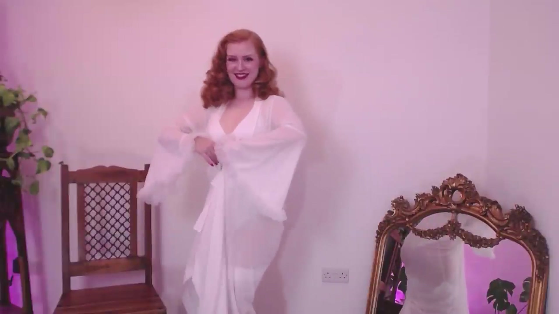 Gallery image thumbnail from LunaRoux's myfreecams stream on, 09/09/2026, 21:59 image 9 of 20