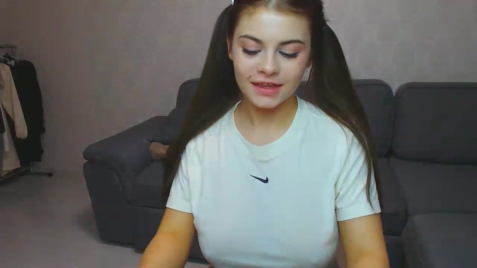 Gallery image thumbnail from LunaSeduces's myfreecams stream on, 11/20/2022, 16:24 image 19 of 20